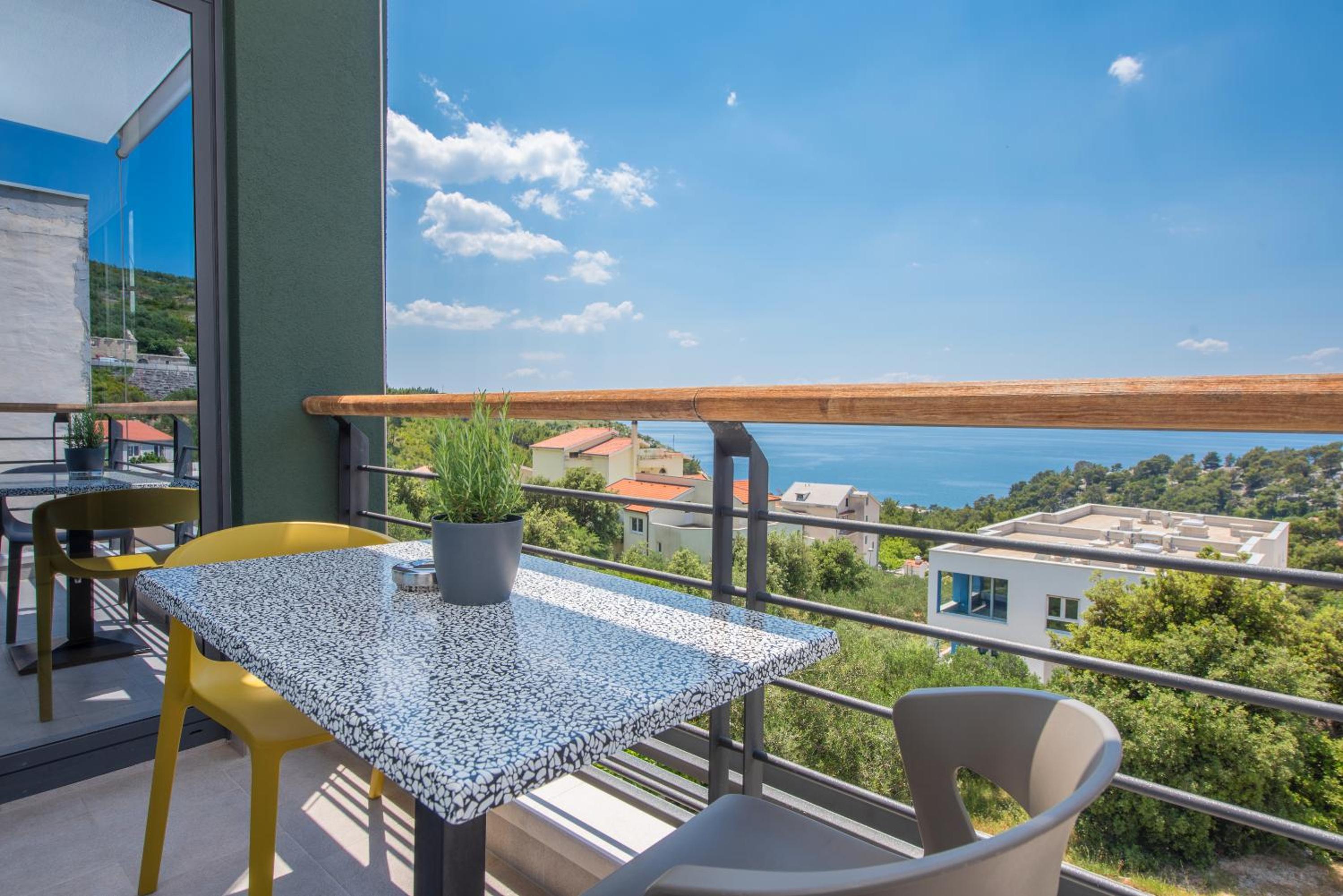 Comfort One Bedroom Apartment with Balcony photo 2