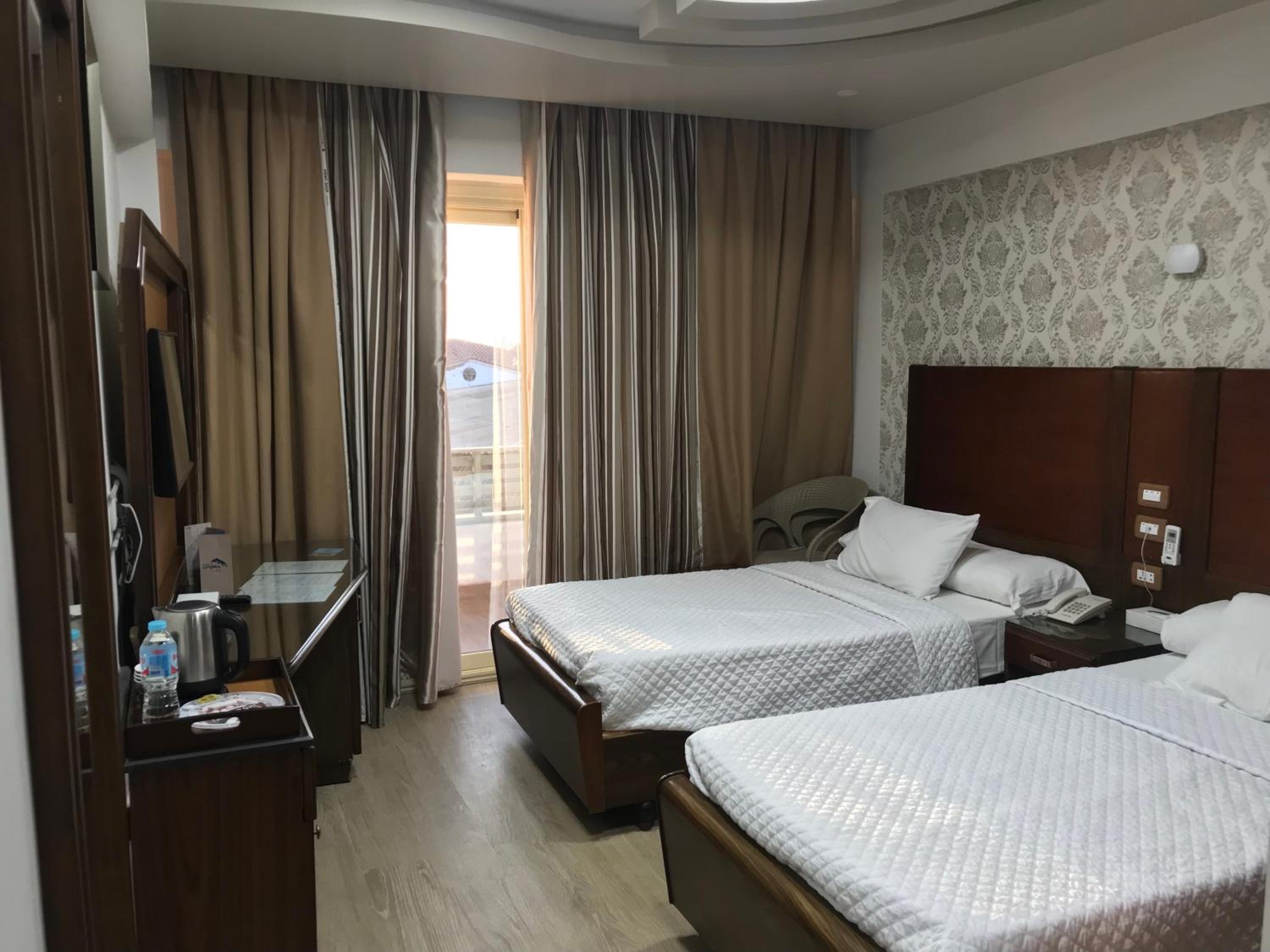 Deluxe Double or Twin Room with City View - Photo 6