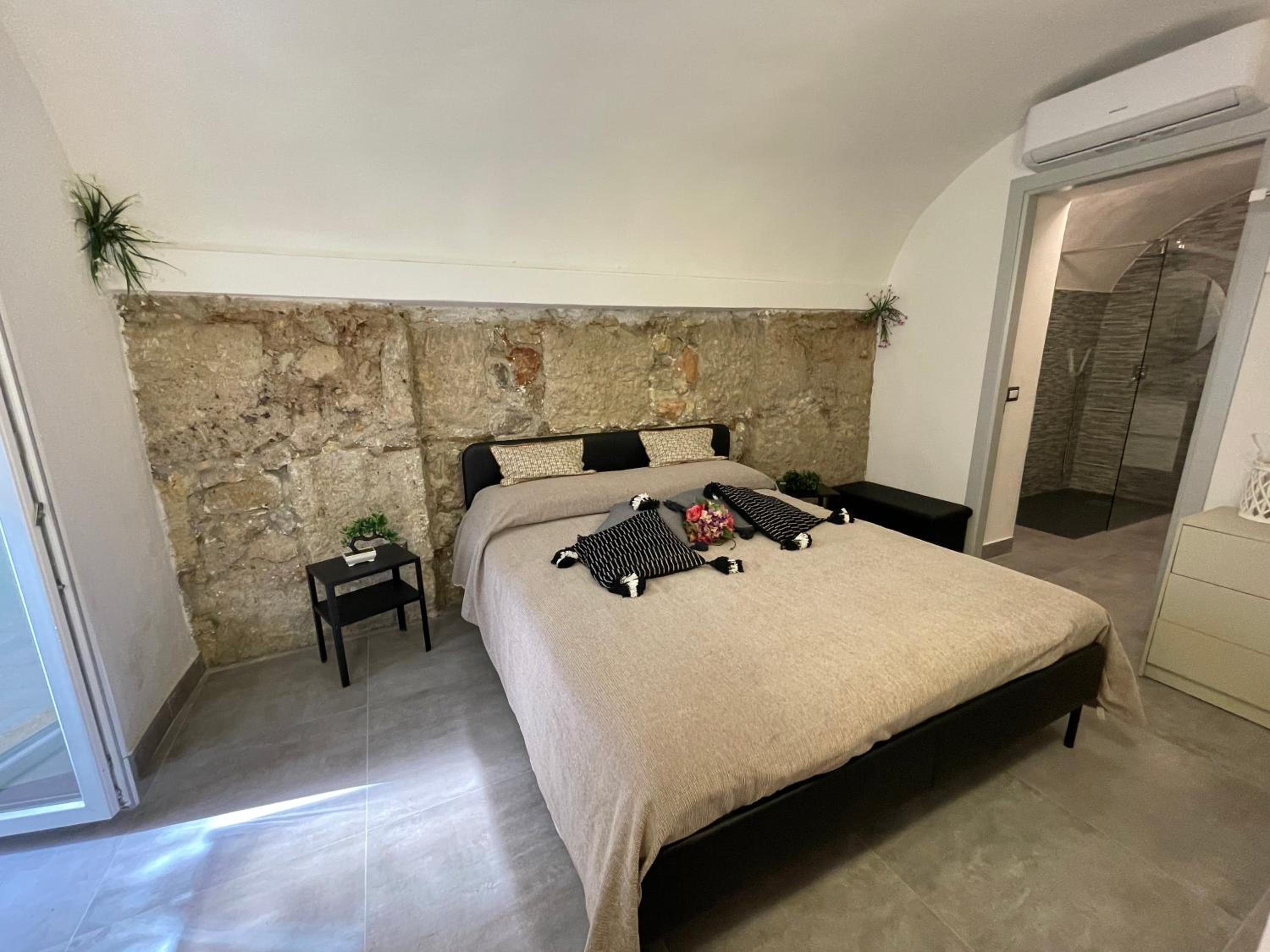 One-Bedroom Apartment - Photo 19
