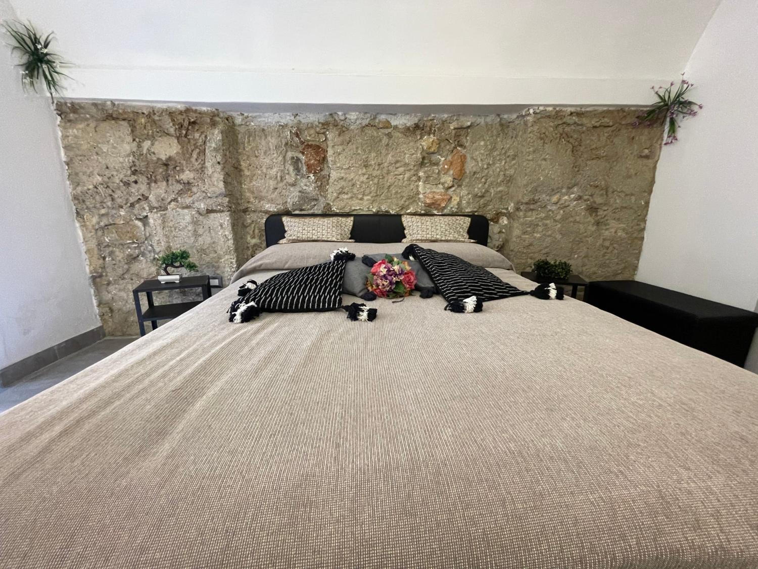One-Bedroom Apartment - Photo 21