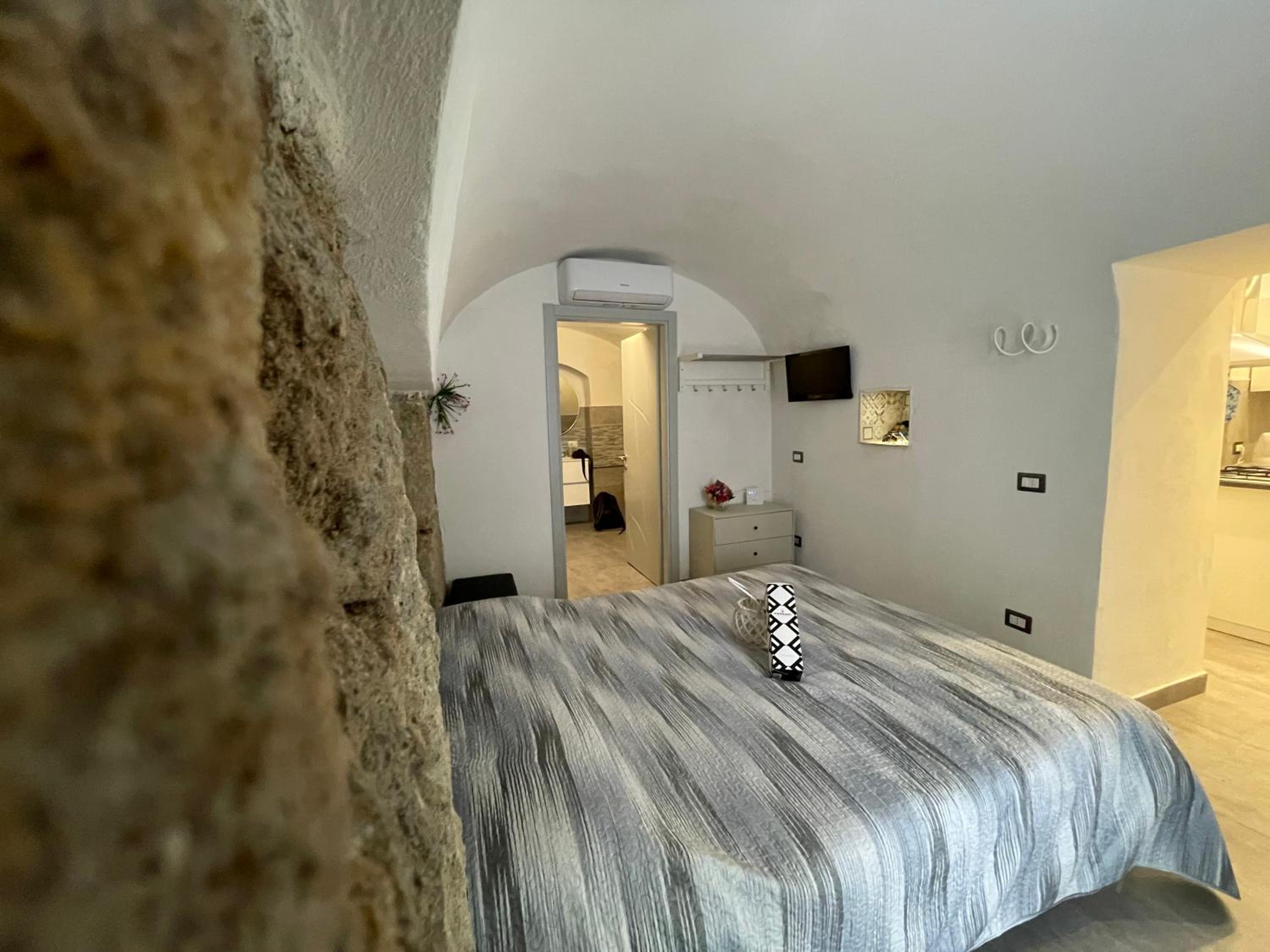 One-Bedroom Apartment - Photo 22