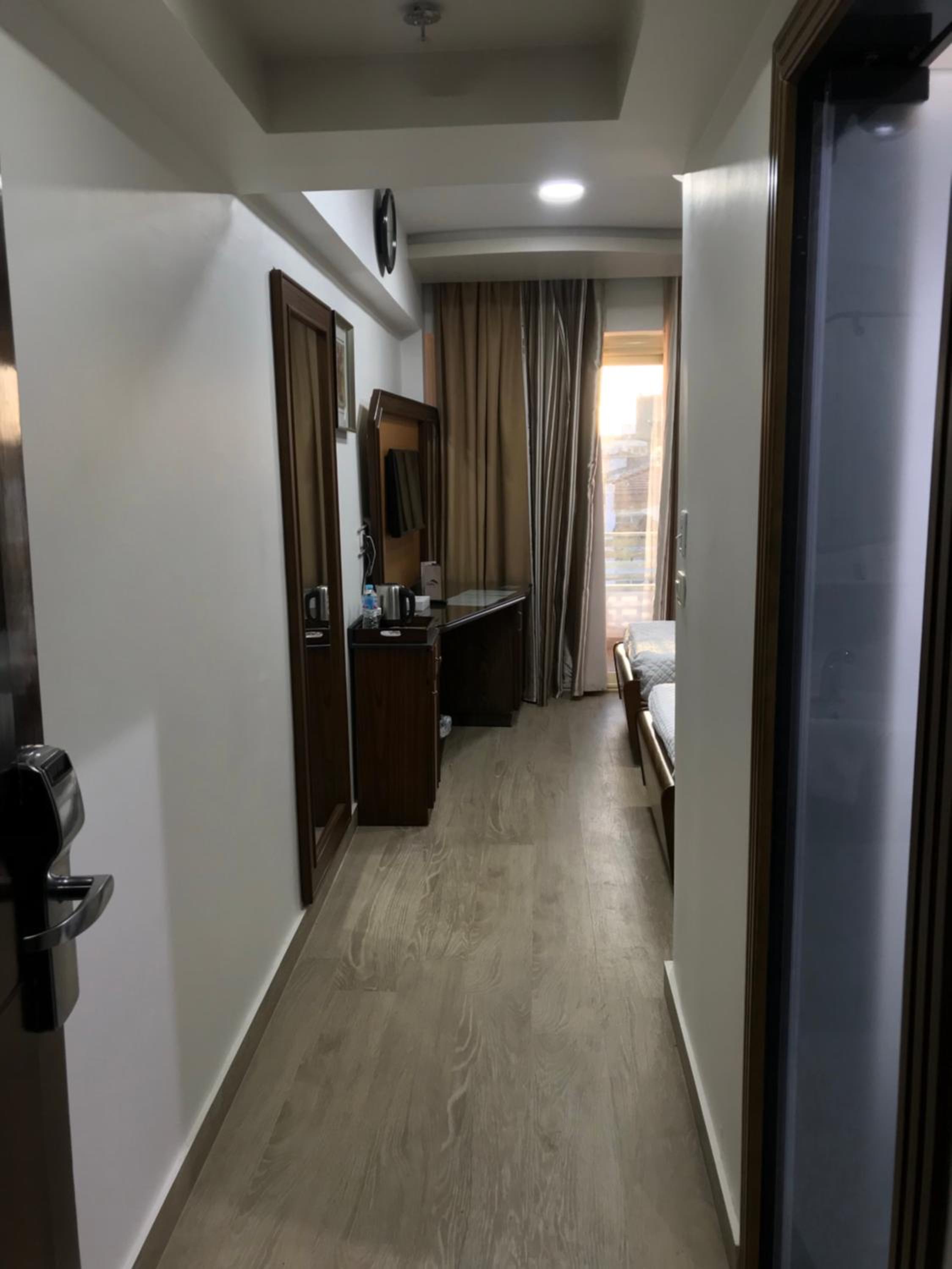Deluxe Double or Twin Room with City View - Photo 20