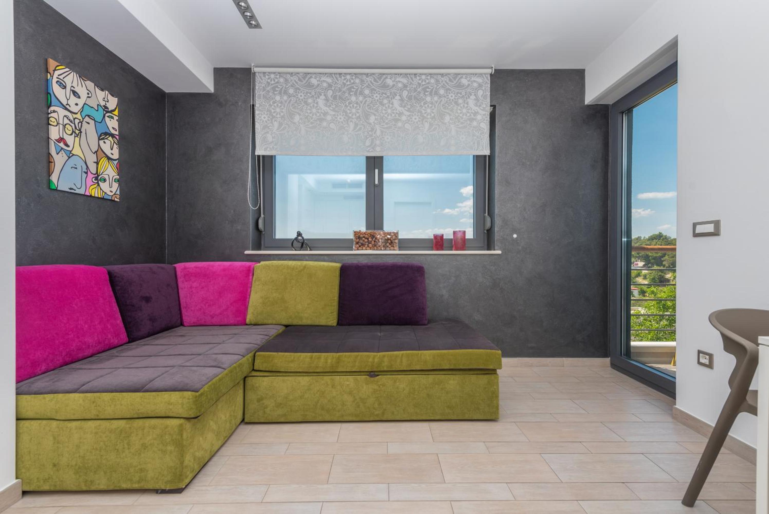 Comfort One Bedroom Apartment with Balcony photo 1