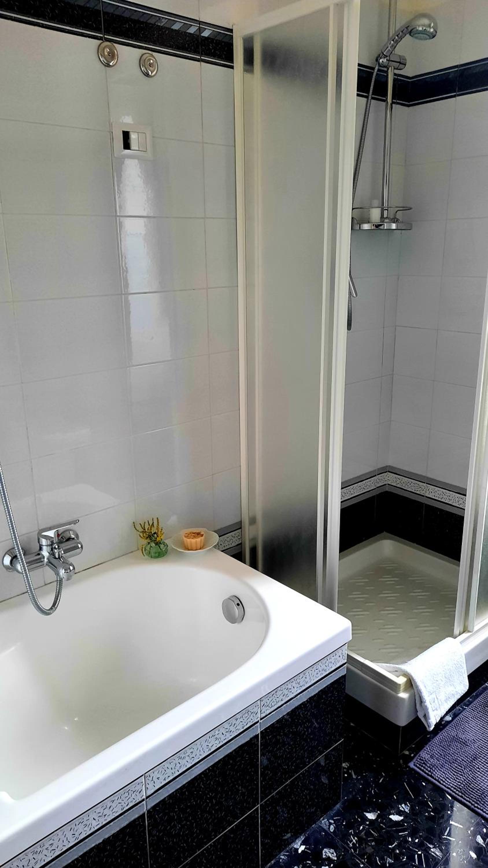 Double or Twin Room - Photo 13
