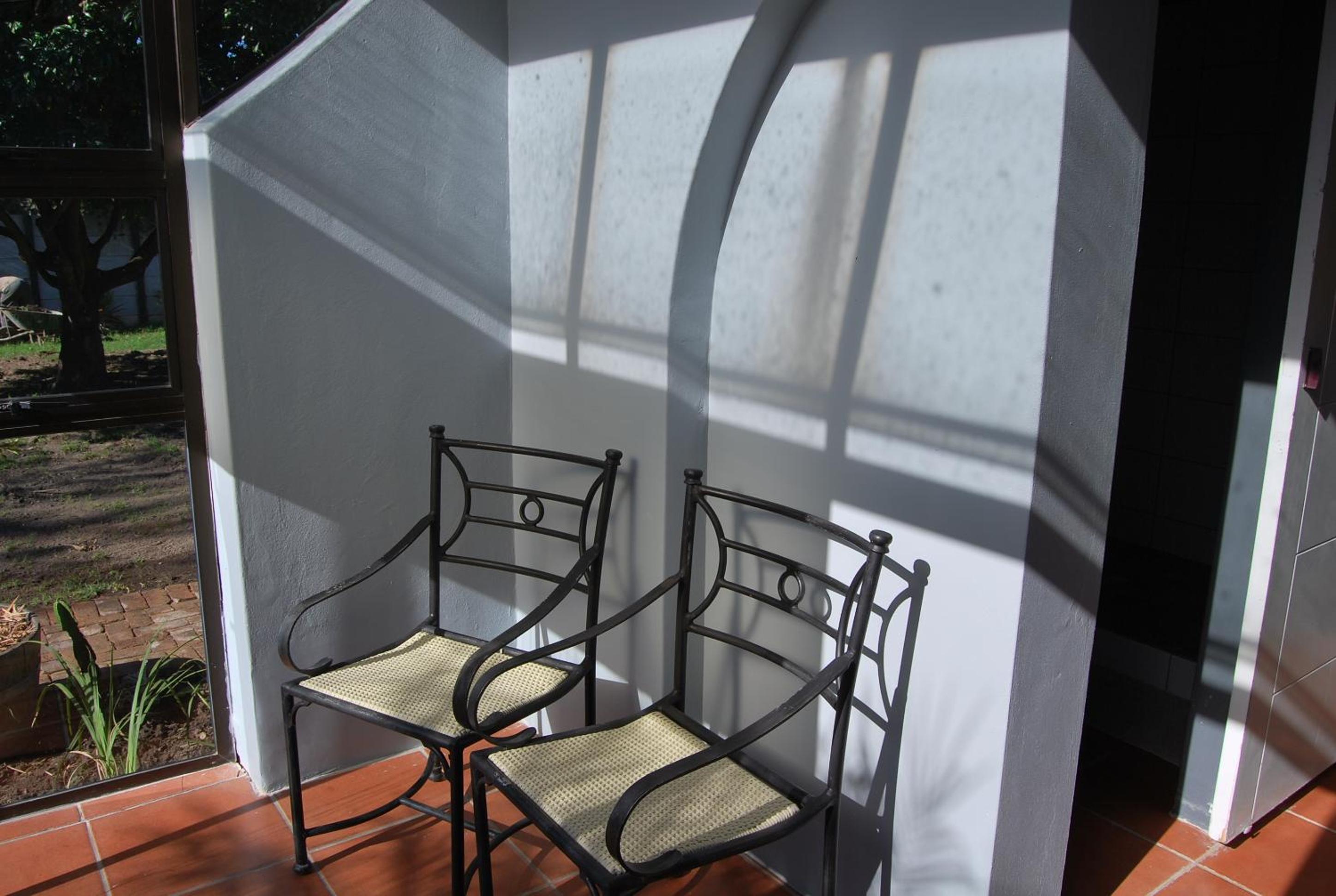 Studio Apartment - Photo 2