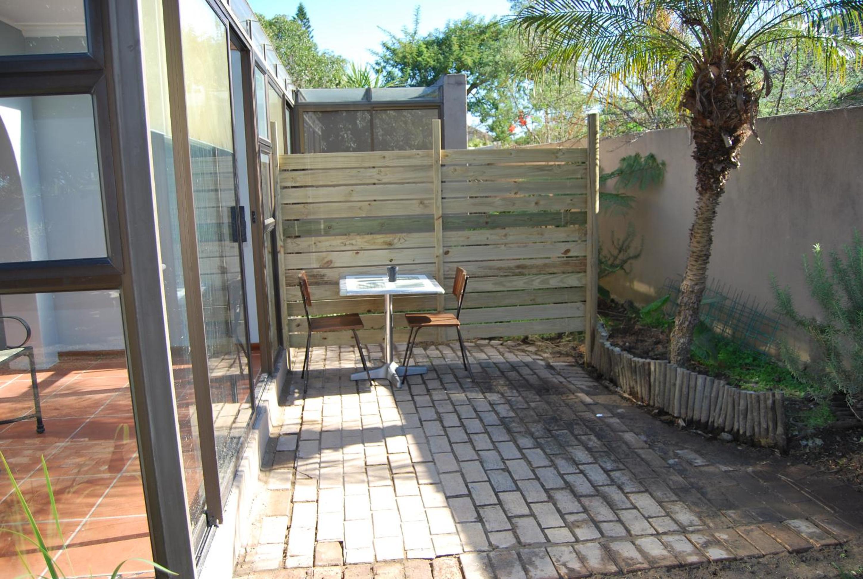 Studio Apartment - Photo 11