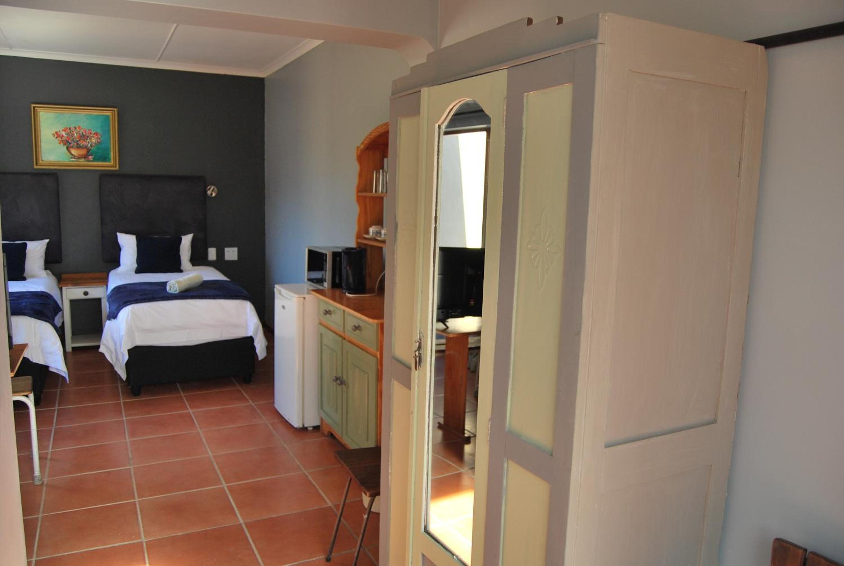 Studio Apartment - Photo 4