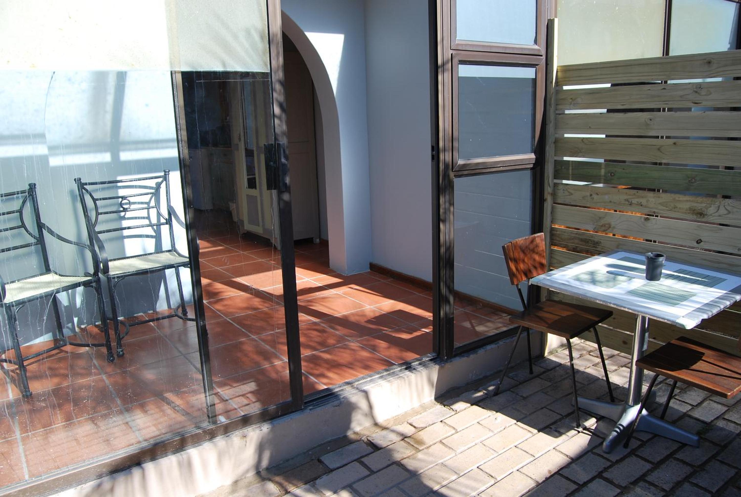 Studio Apartment - Photo 10