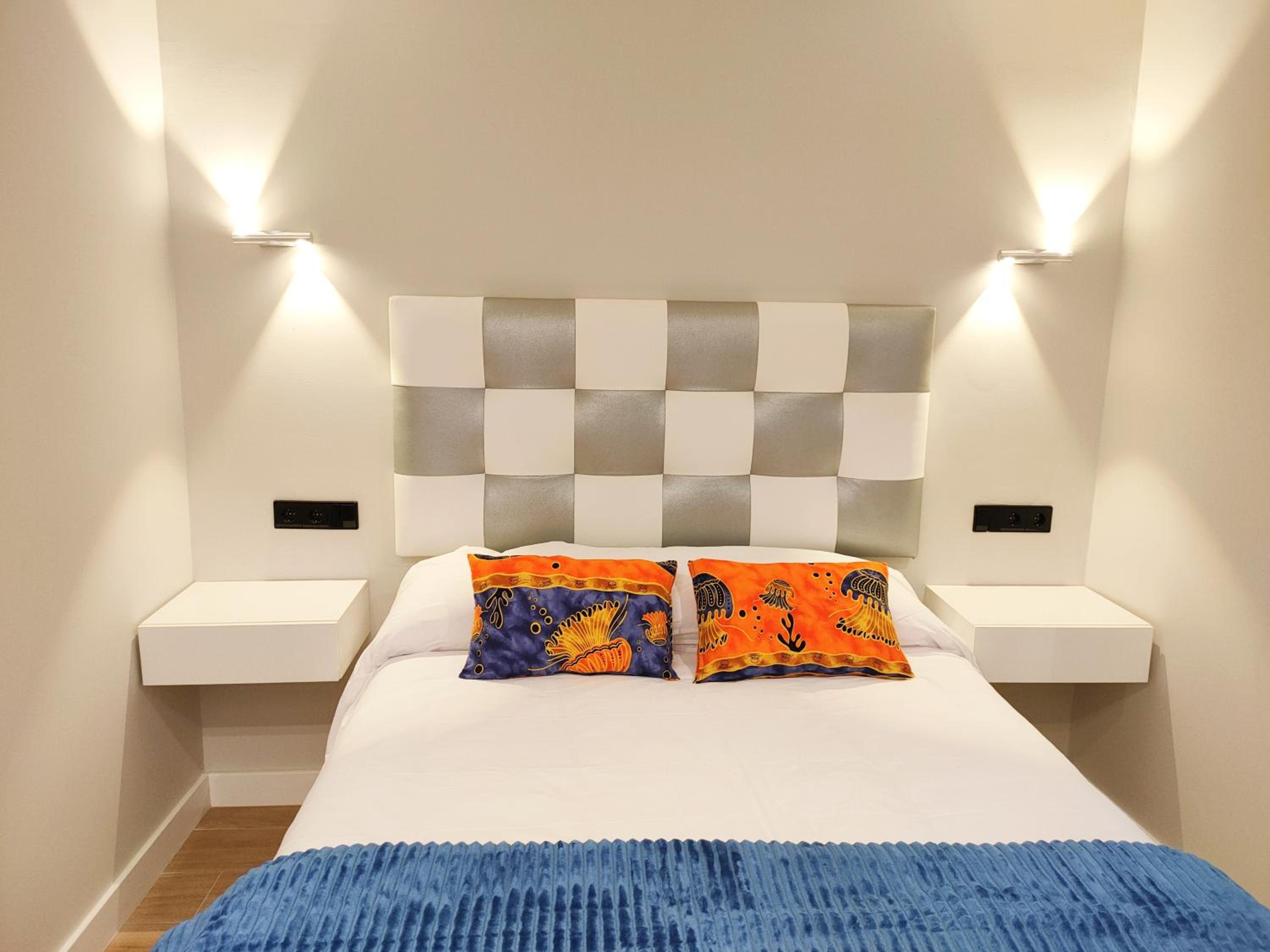 Three-Bedroom Apartment - Photo 15