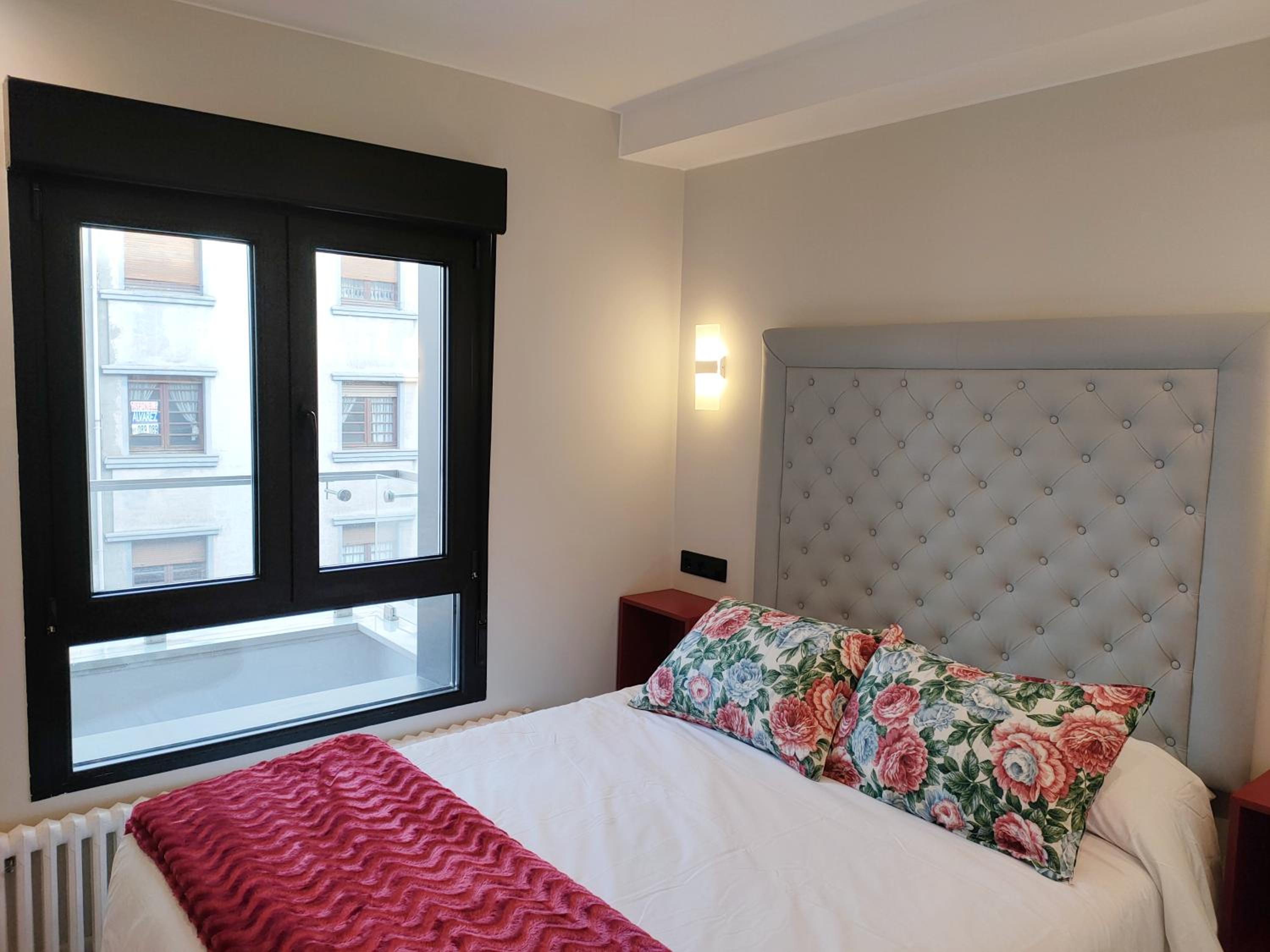 Three-Bedroom Apartment - Photo 21