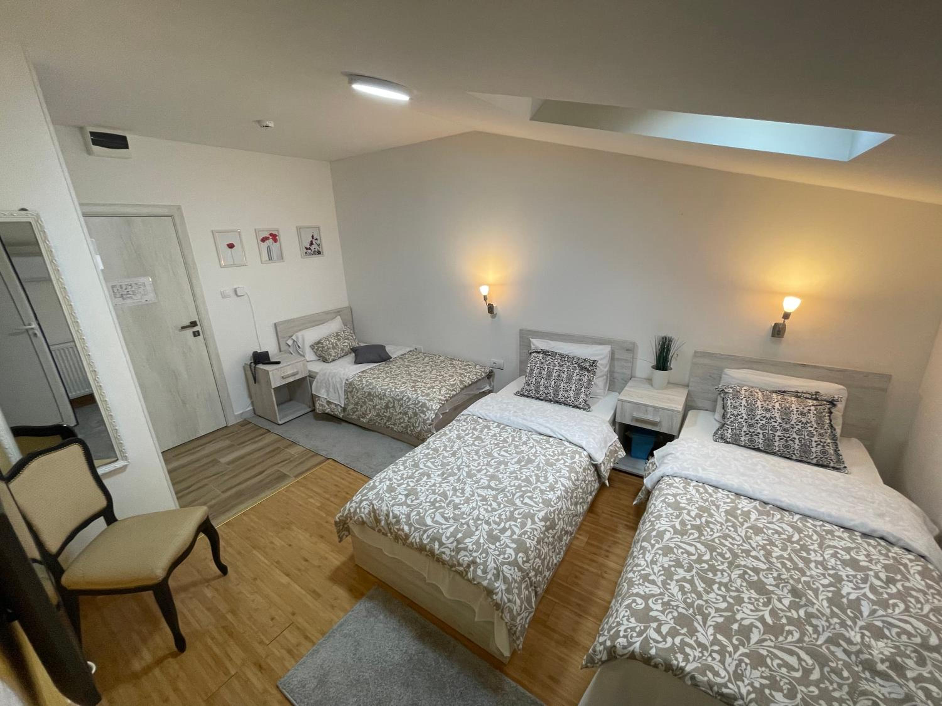 Deluxe Triple Room - Photo 5