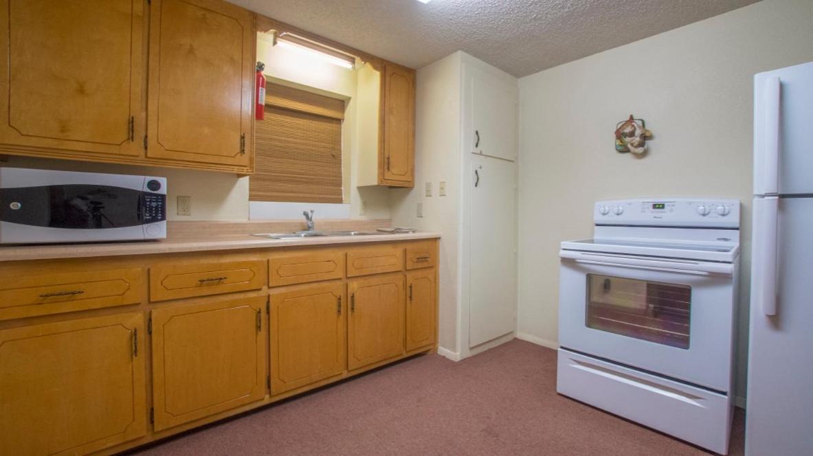 One-Bedroom Apartment - Photo 2