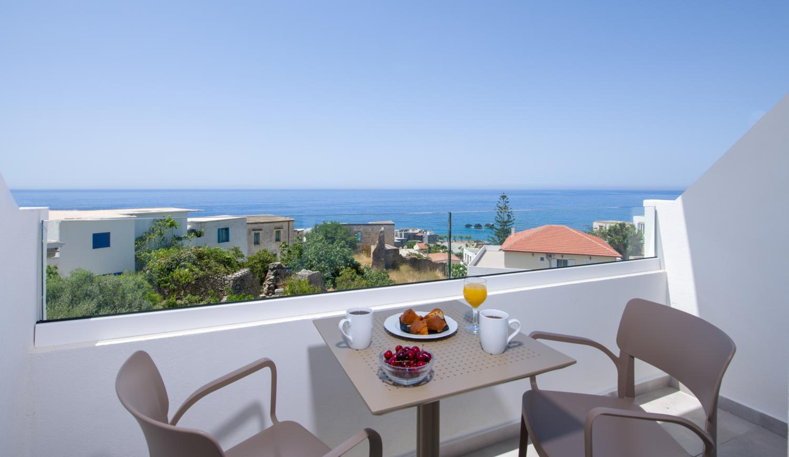 Deluxe Double Room with Sea View - Photo 8