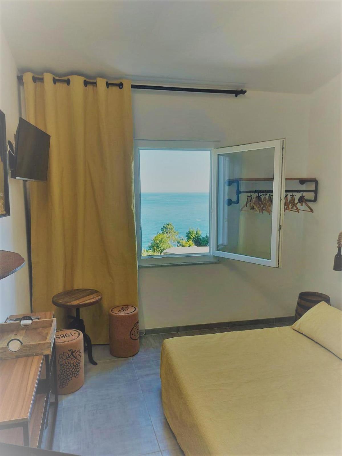 Deluxe Double Room with Sea View - Photo 1