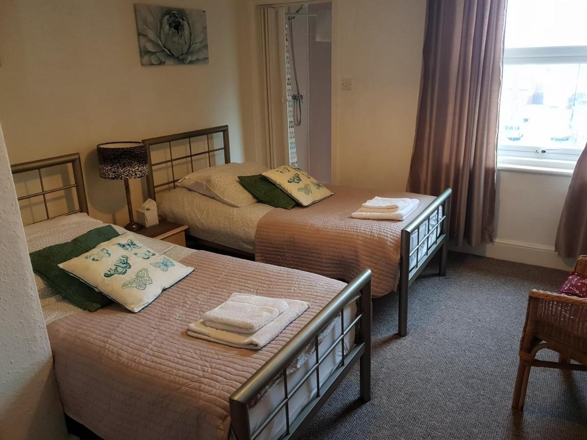 Twin Room with Private Bathroom photo 3