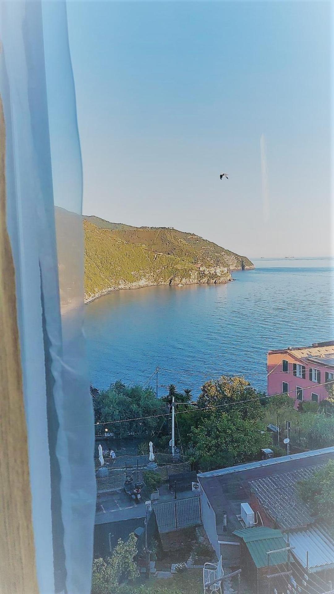 Deluxe Double Room with Balcony and Sea View - Photo 10