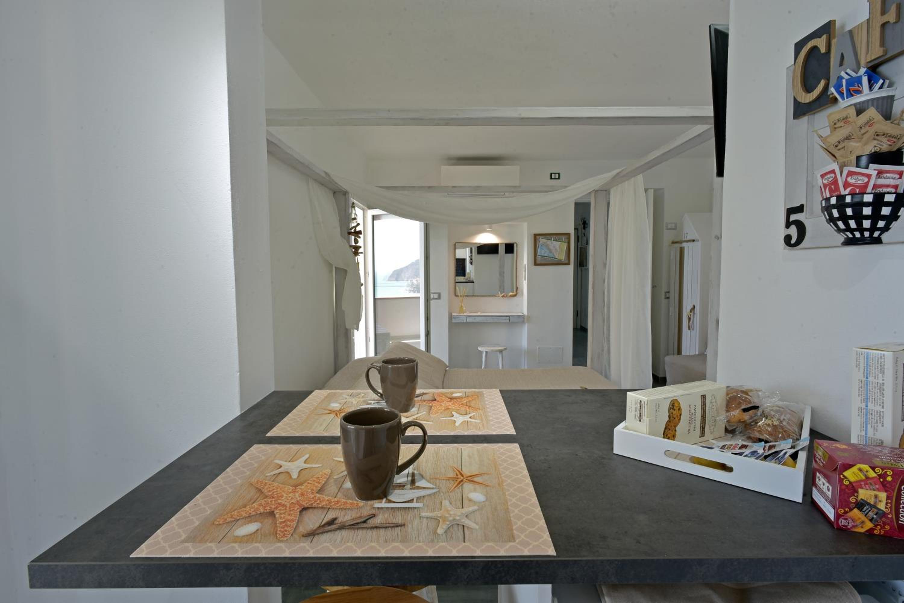 Suite with Terrace - Photo 5