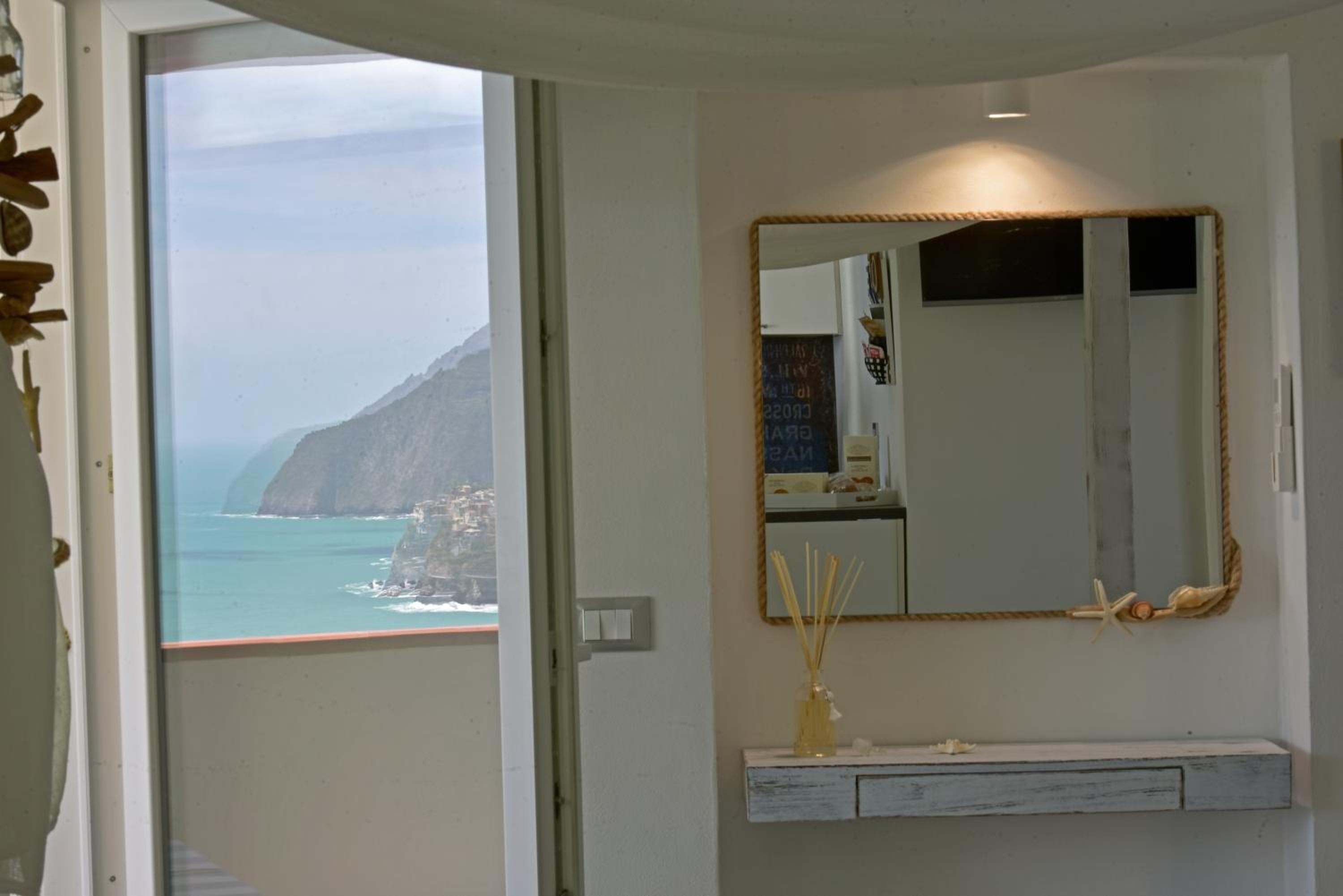 Suite with Terrace - Photo 6