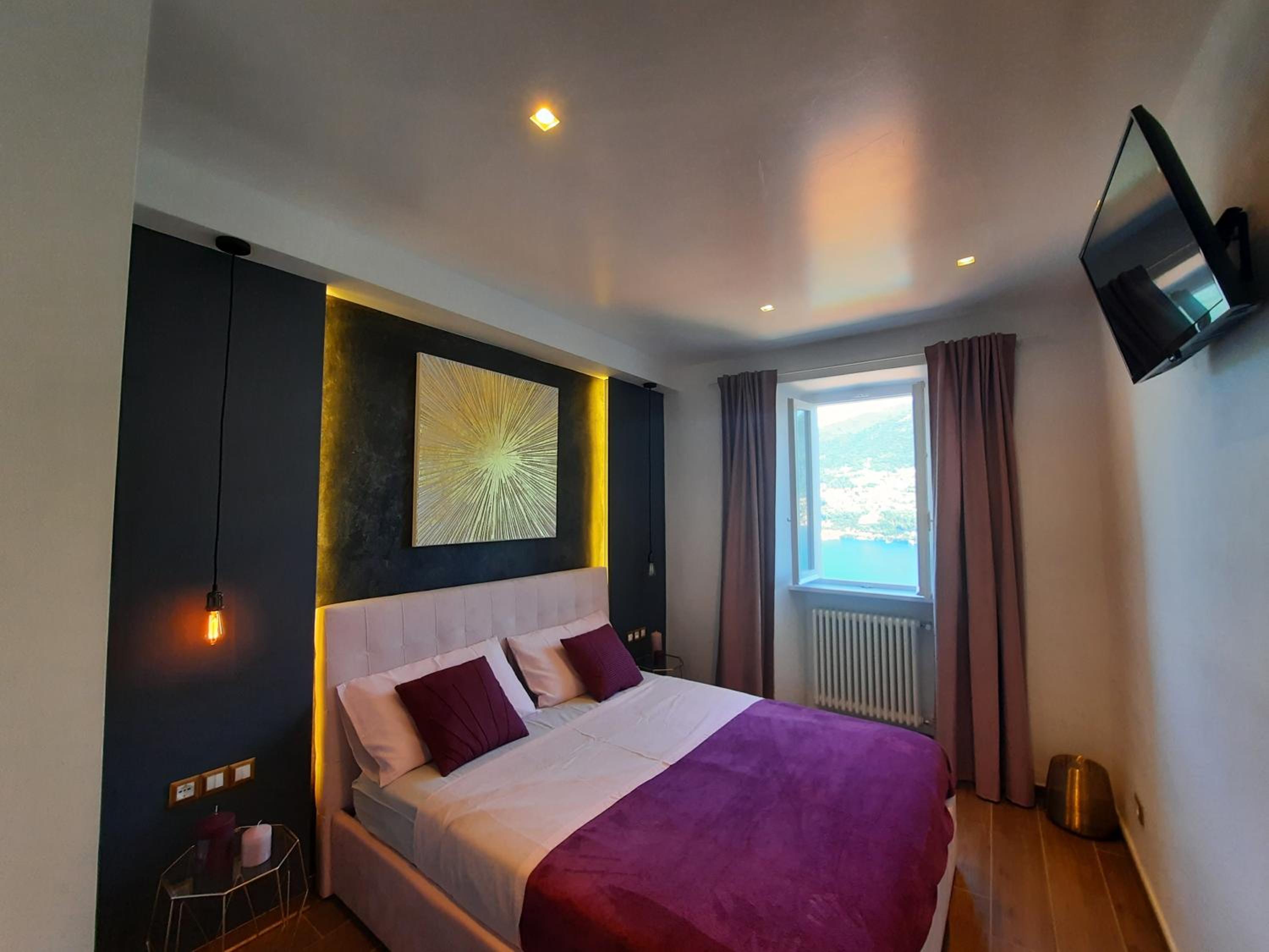 Apartment with Lake View - Photo 7