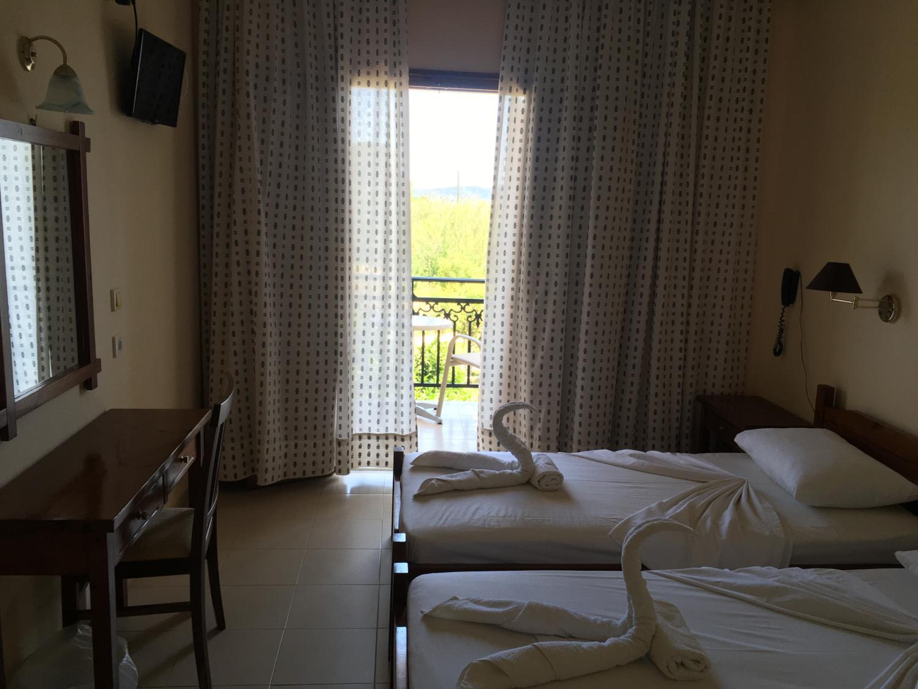 Double or Twin Room - Photo 9