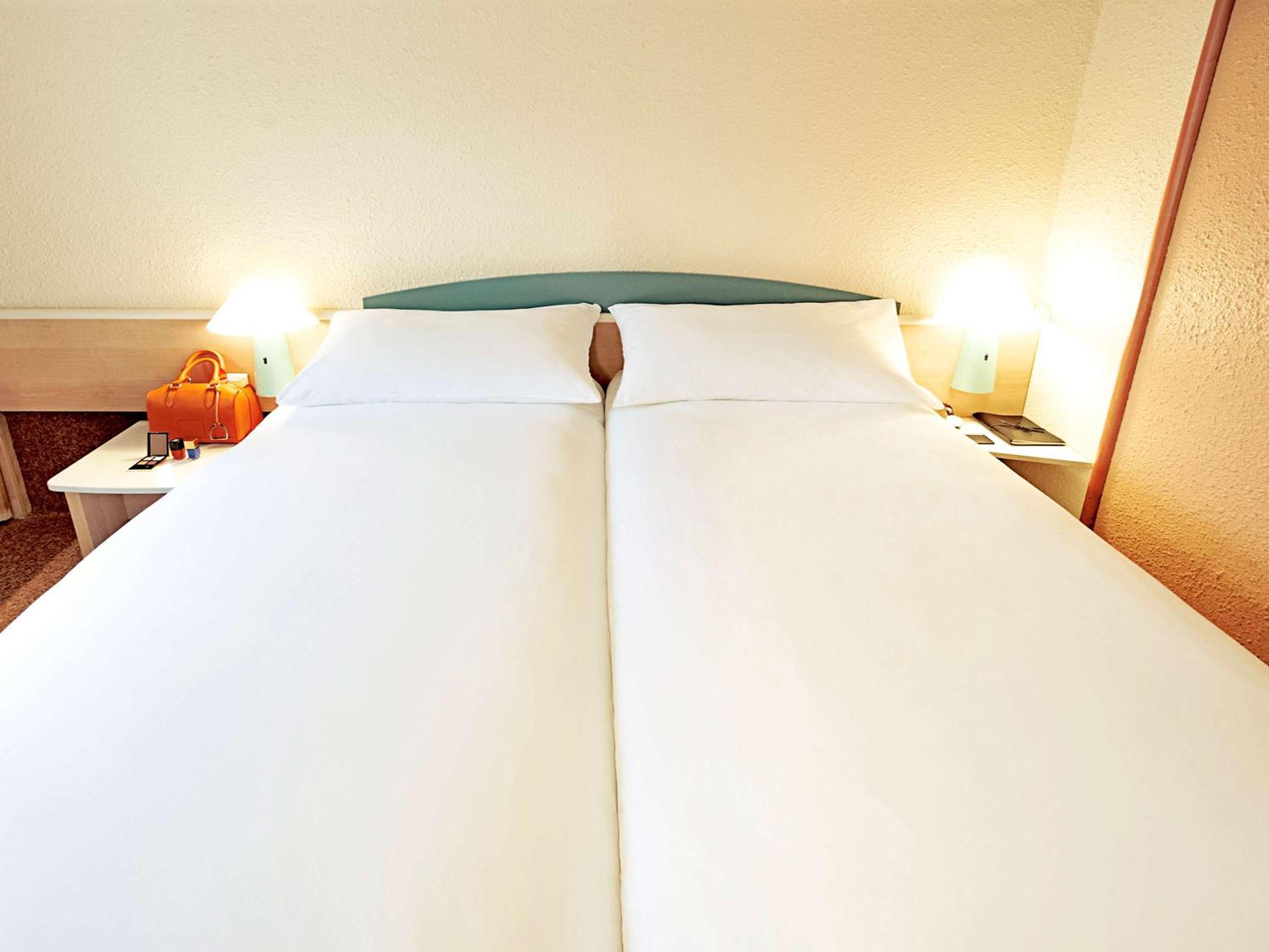 Standard Twin Room - Photo 1
