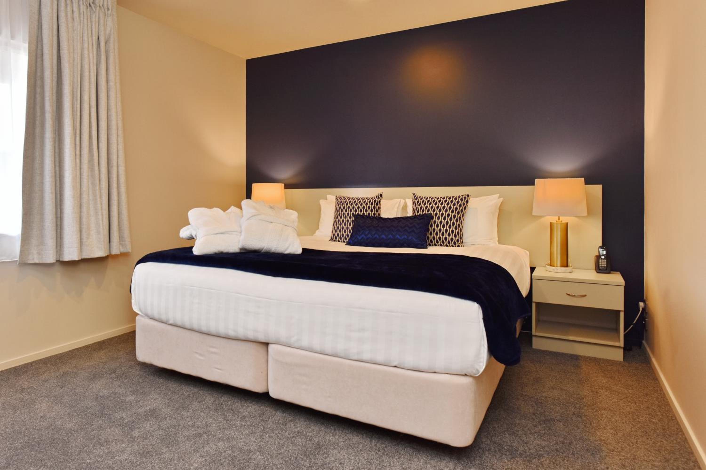 Deluxe King Room - Non-Smoking