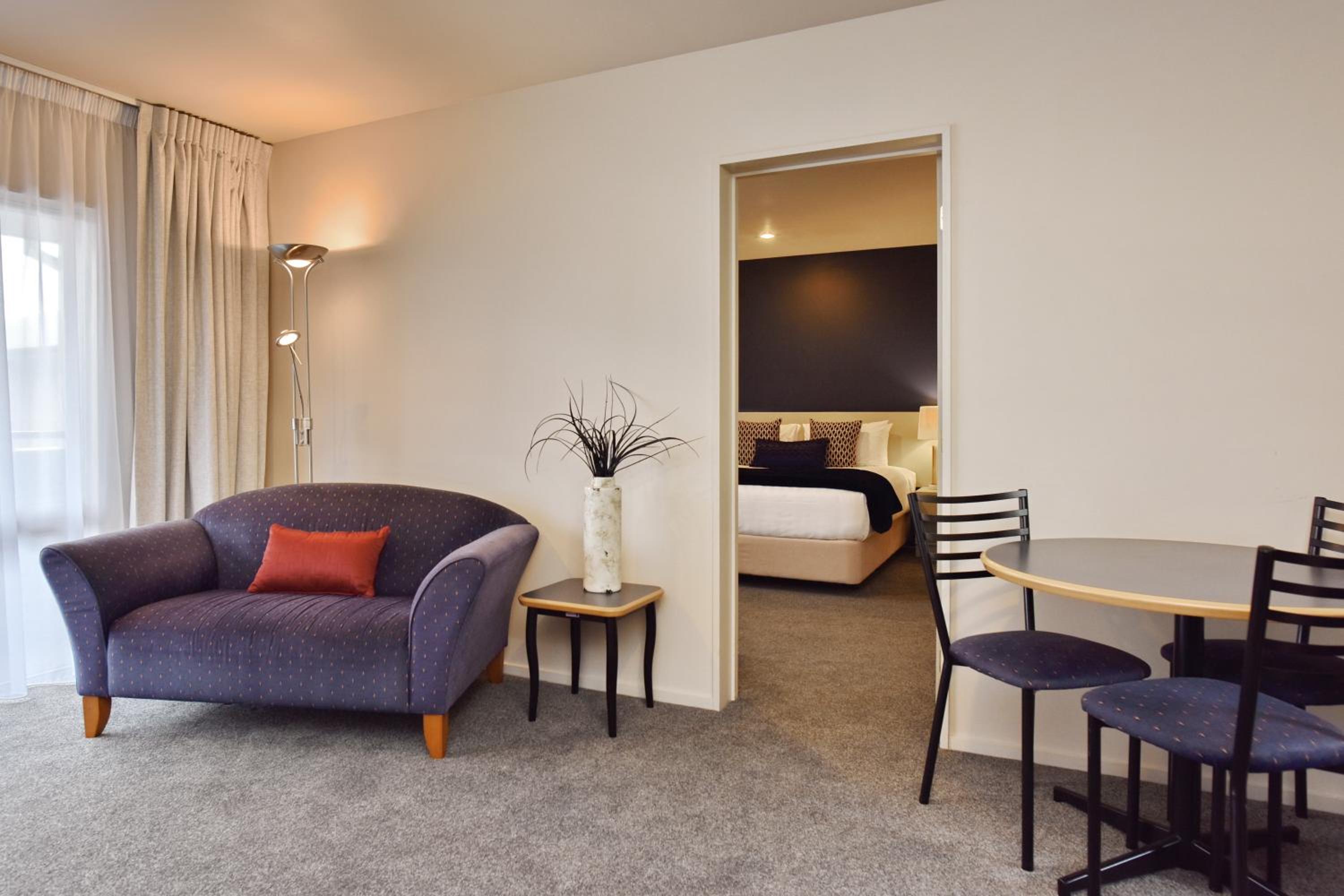 Deluxe King Room - Non-Smoking photo 3