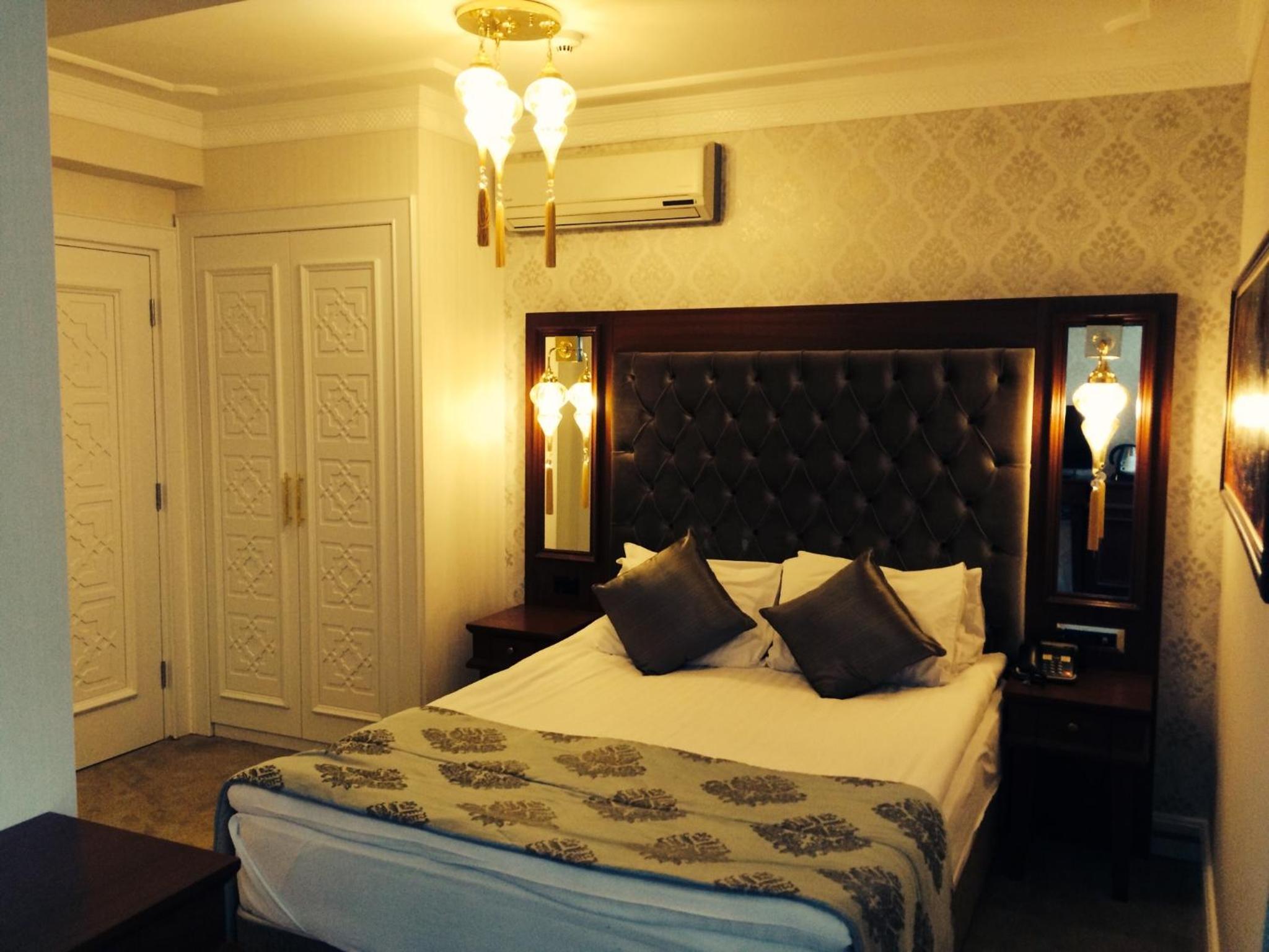 Economy Double Room without Window photo 2