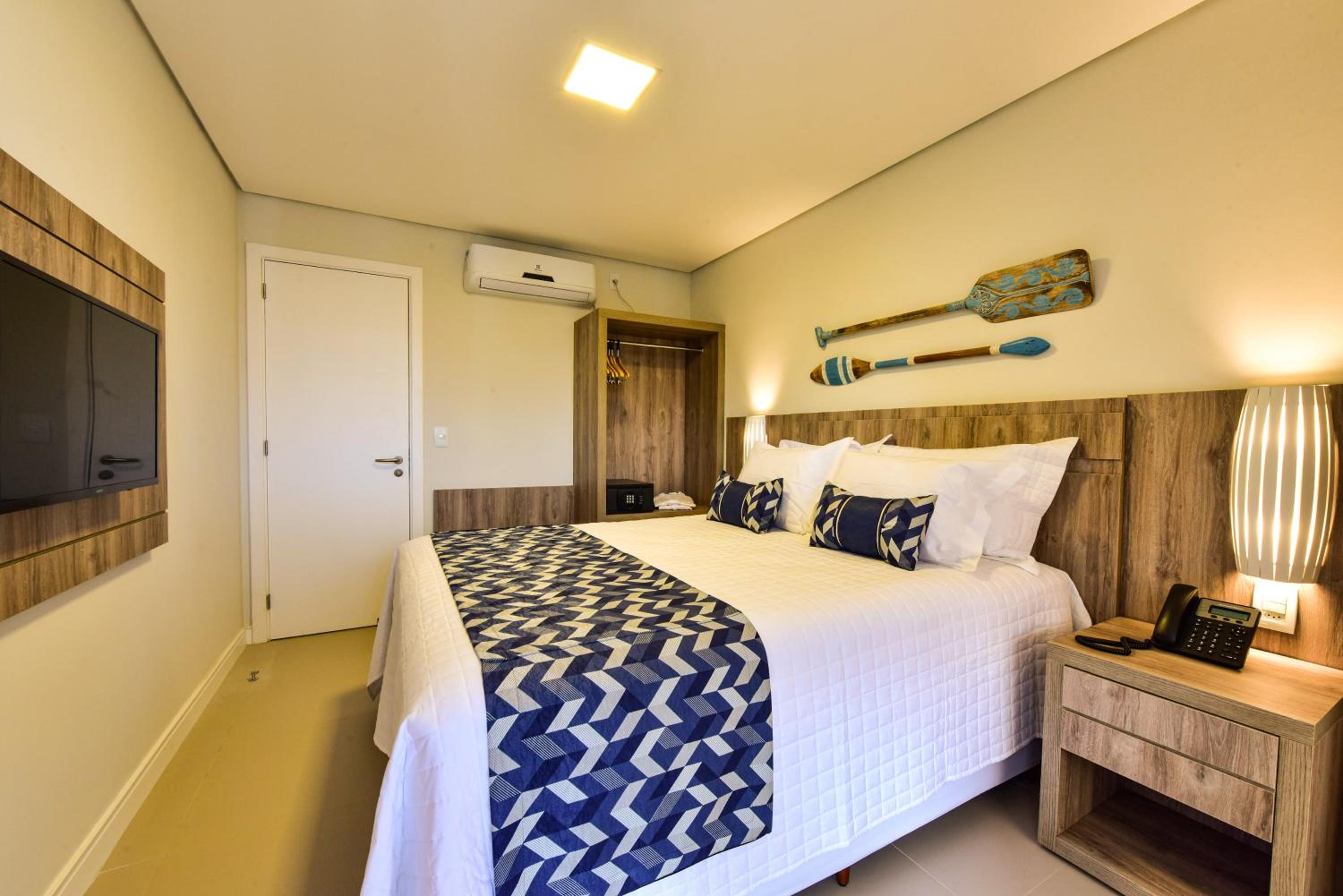 Deluxe Suite - Photo 11