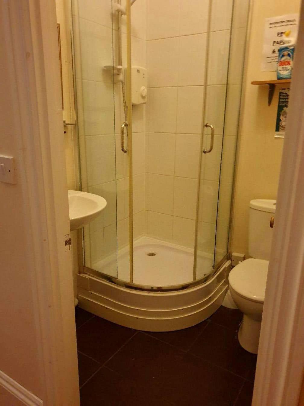 One-Bedroom Apartment (2 Adults) Central Gas Heating - F1 photo 3