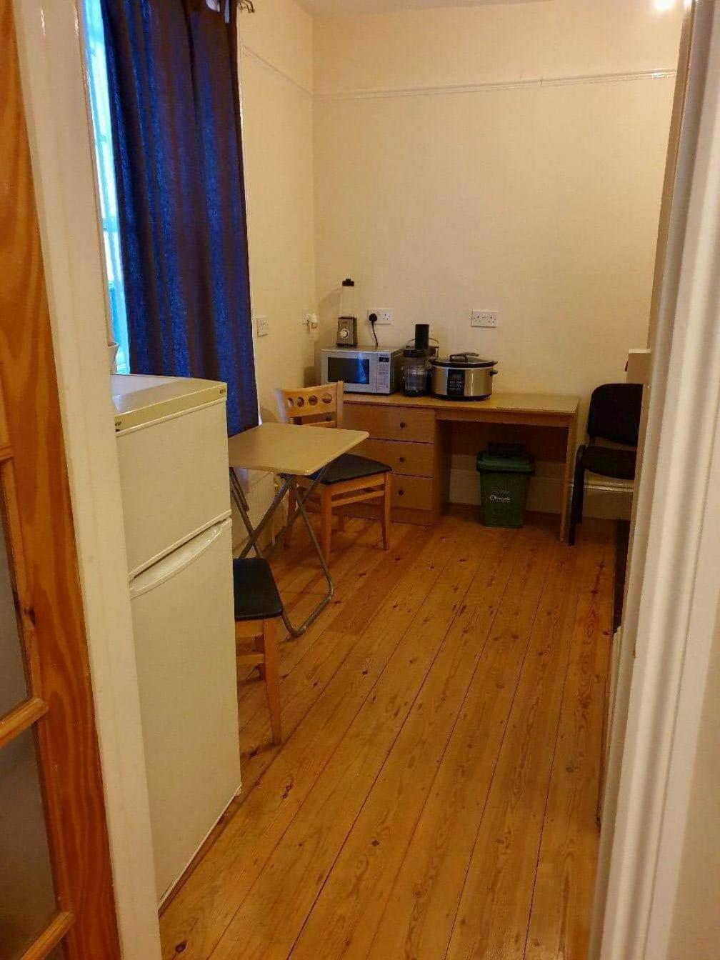 One-Bedroom Apartment (2 Adults) Central Gas Heating - F1 photo 2