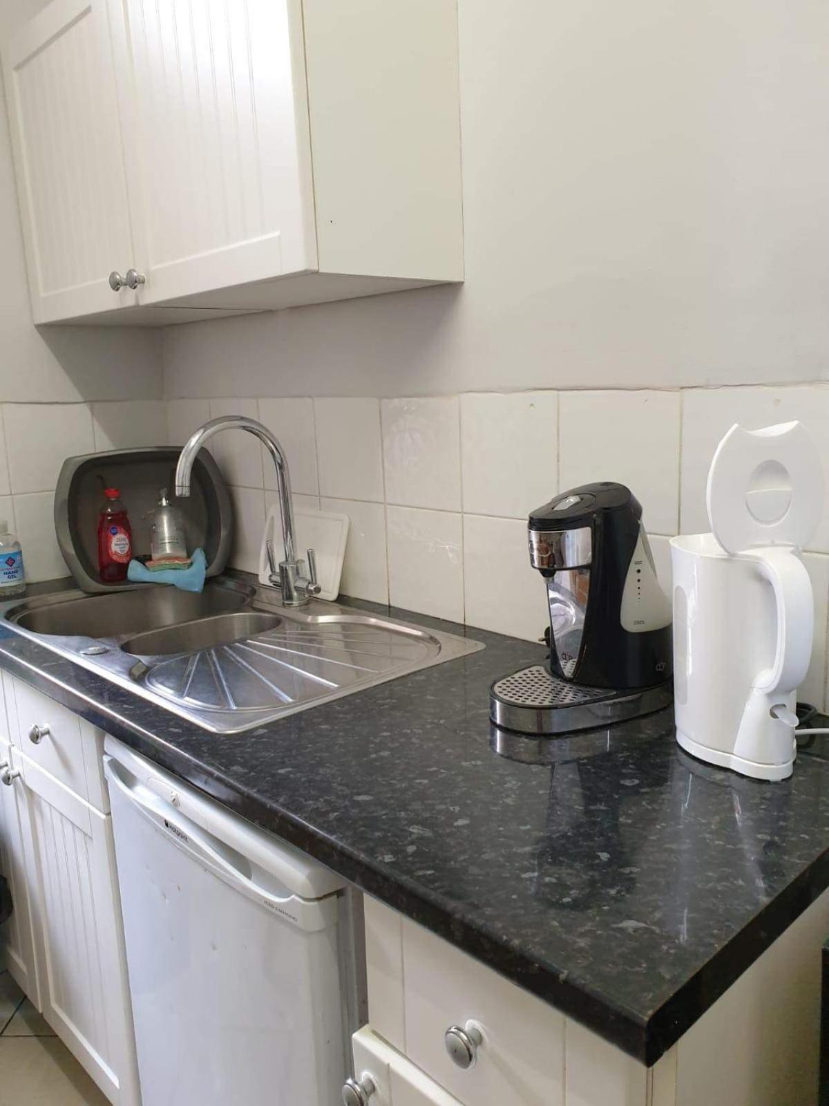 One-Bedroom Apartment (2 Adults) -F2 photo 2