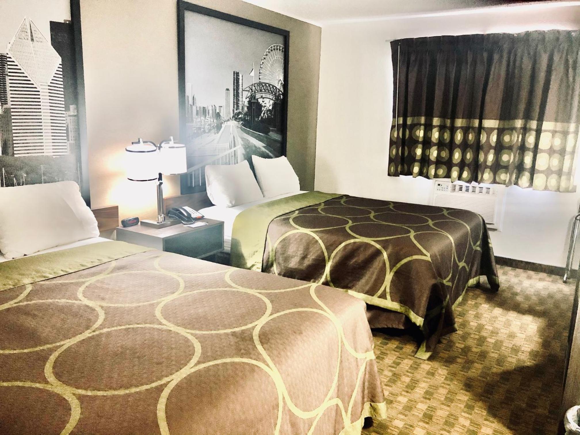 Deluxe Queen Room with Two Queen Beds - Non-Smoking - Photo 4