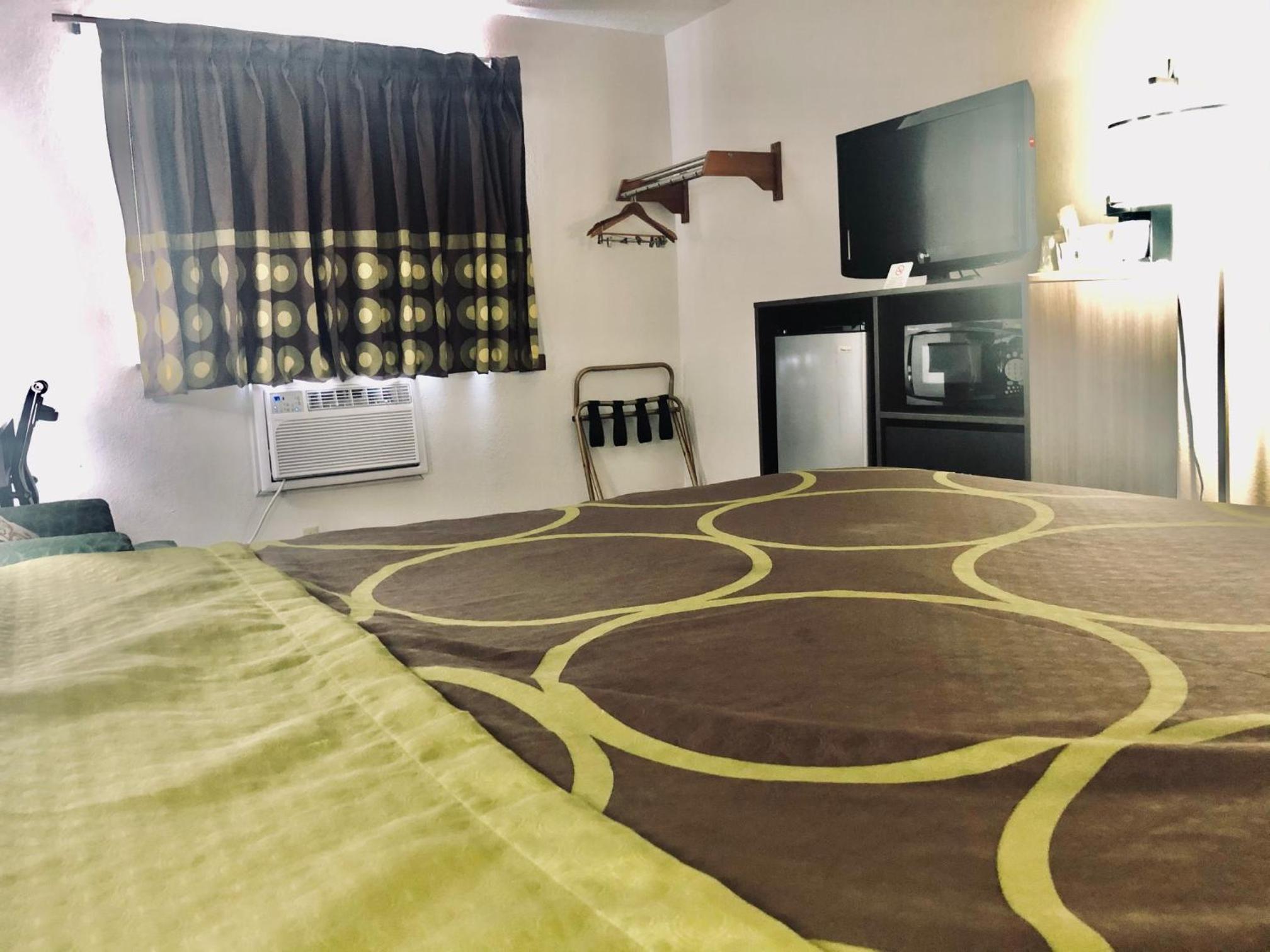 Queen Room - Mobility Access/Non-Smoking - Photo 4