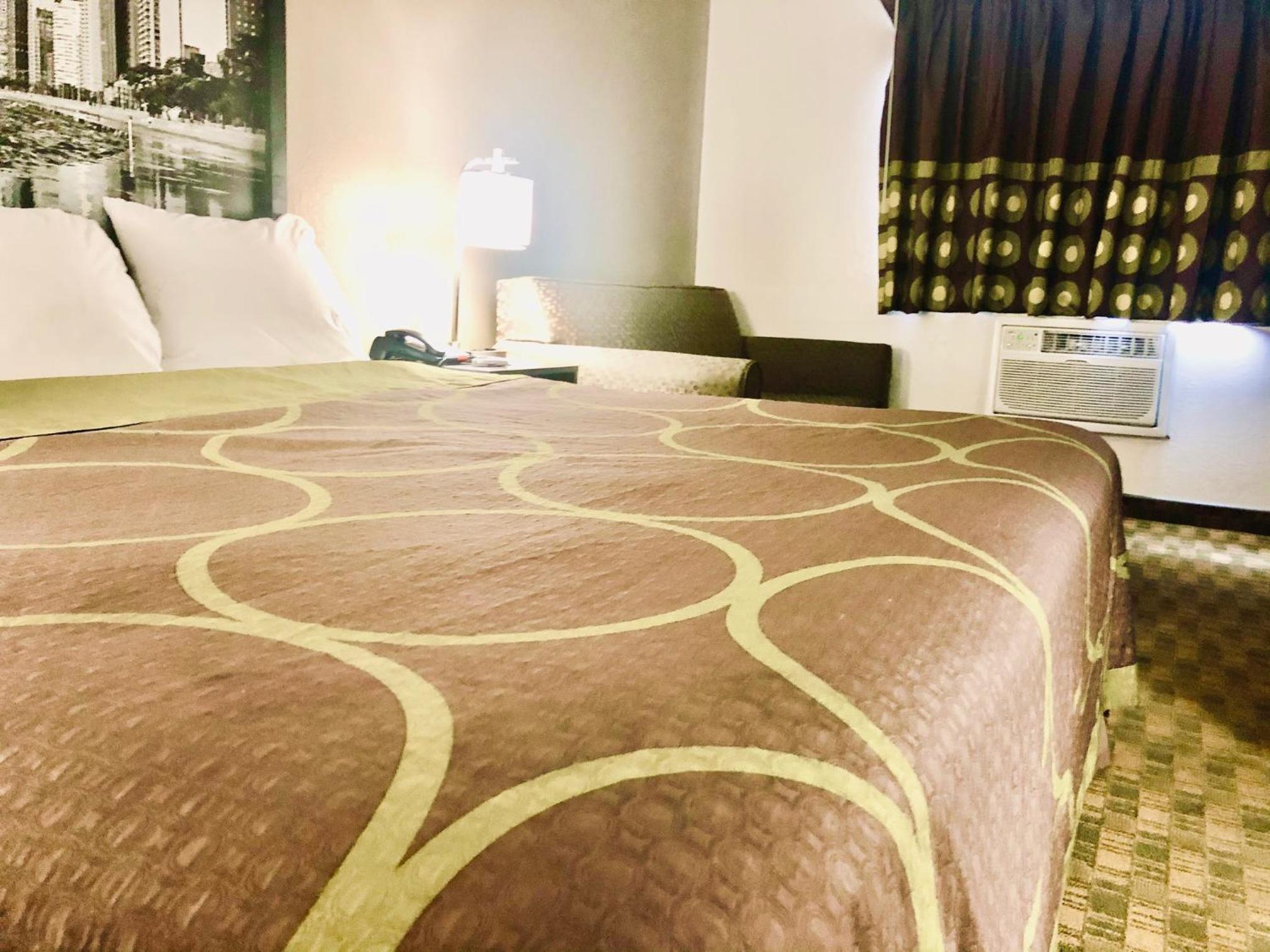 Deluxe Queen Room - Non-Smoking - Photo 1
