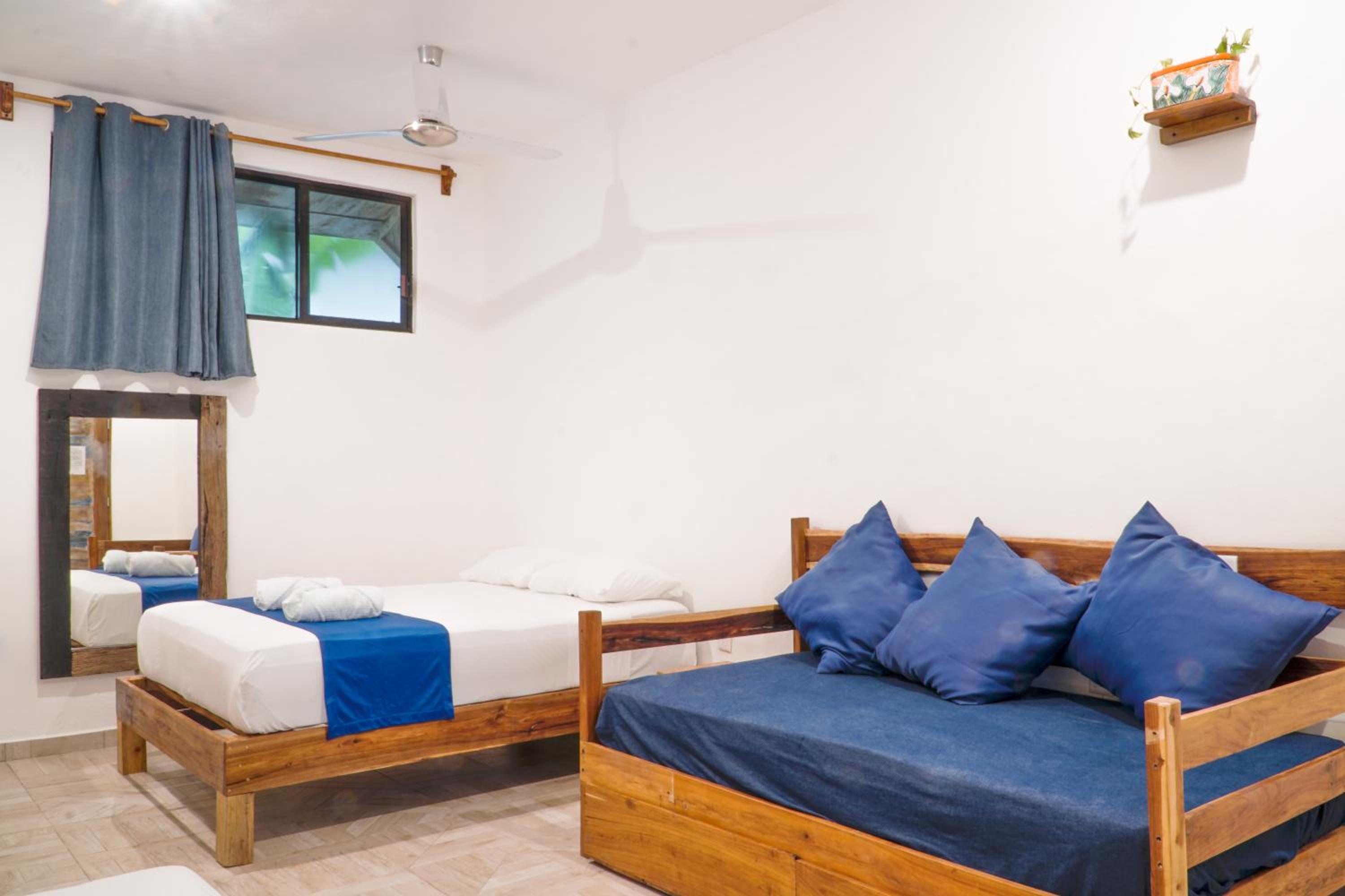 Standard Quadruple Room - Photo 4