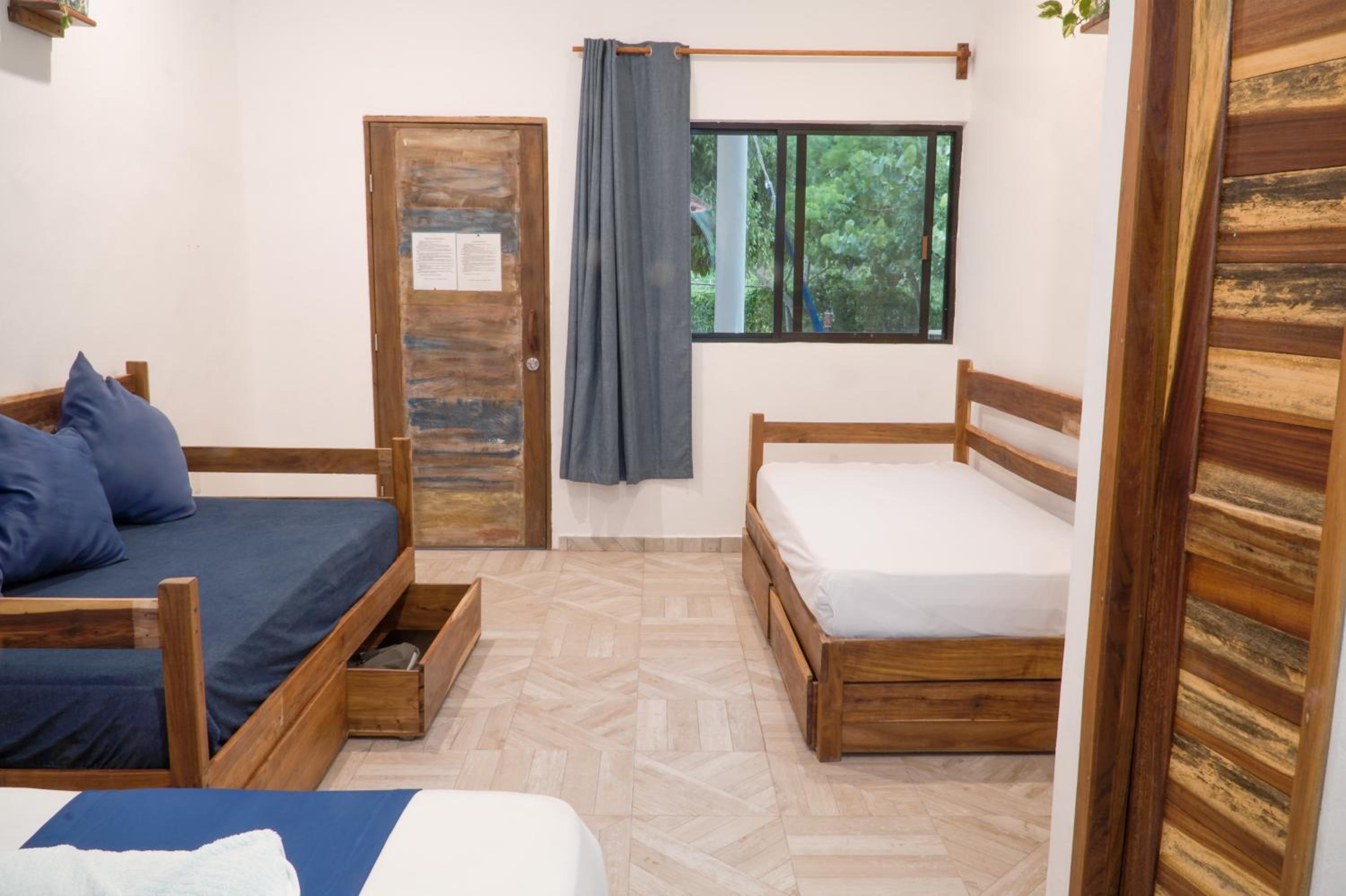 Standard Quadruple Room - Photo 1