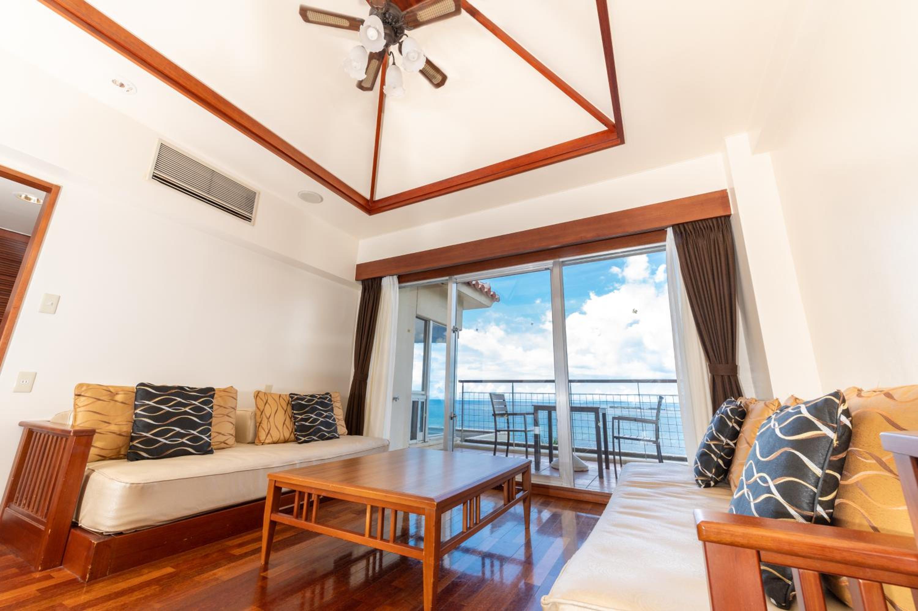Azalea Suite with Ocean View with View bath - Photo 1