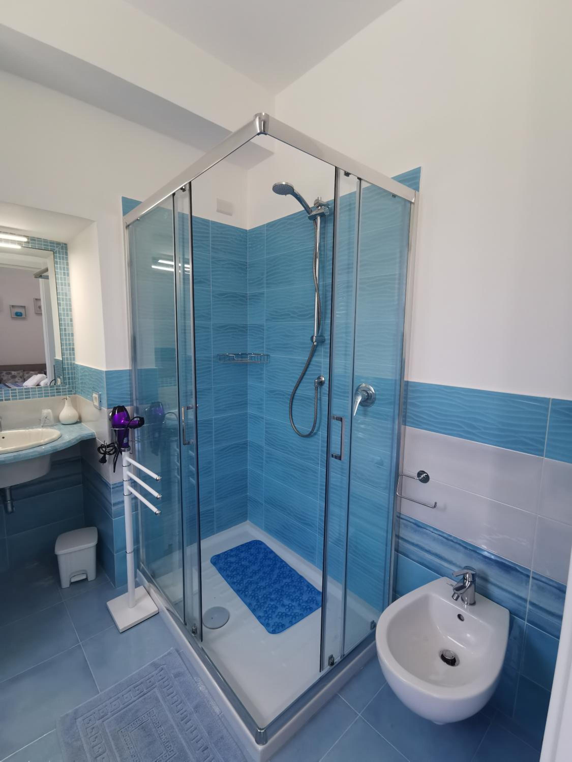 Standard Queen Room - Photo 16