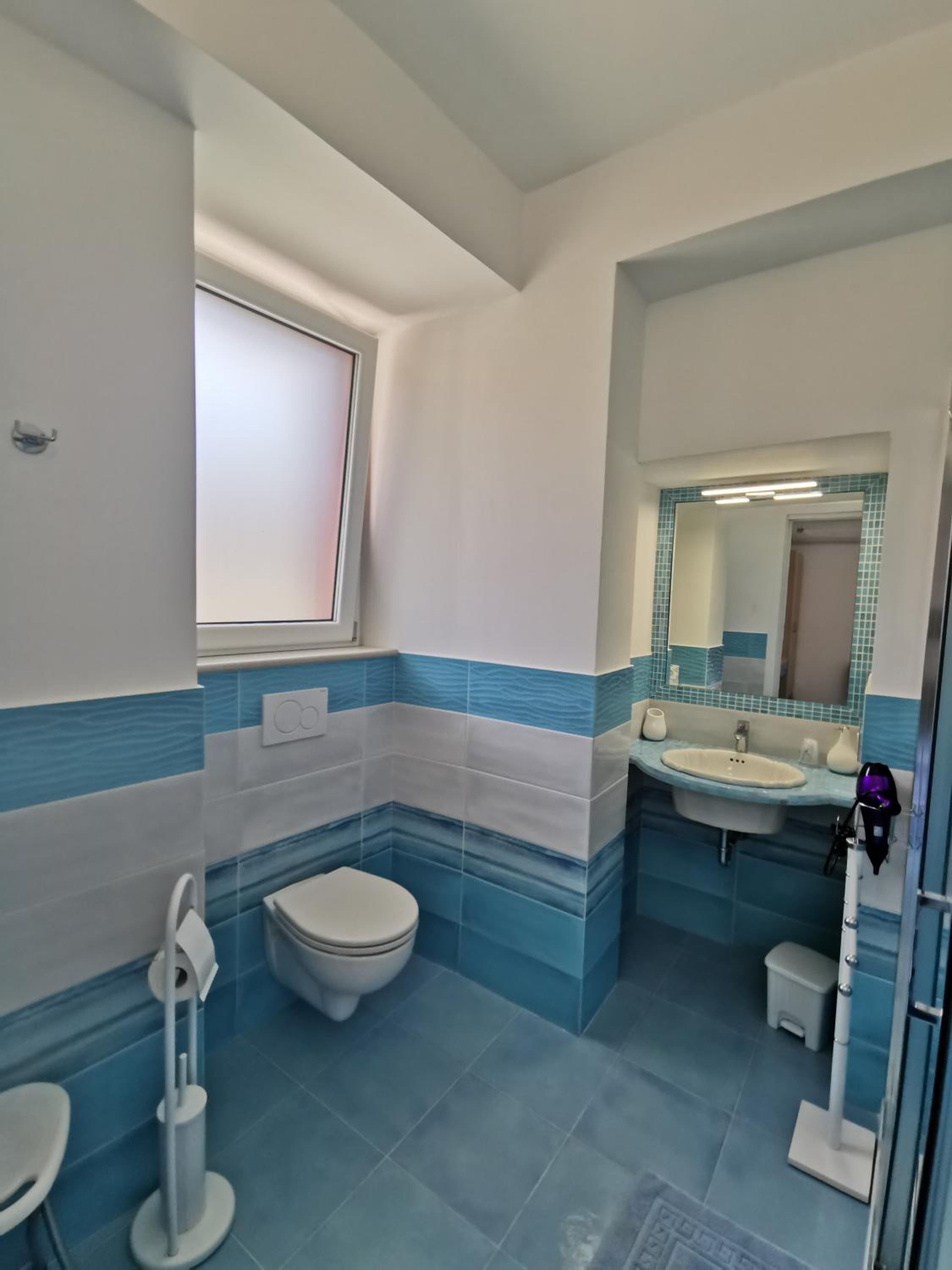 Standard Queen Room - Photo 15