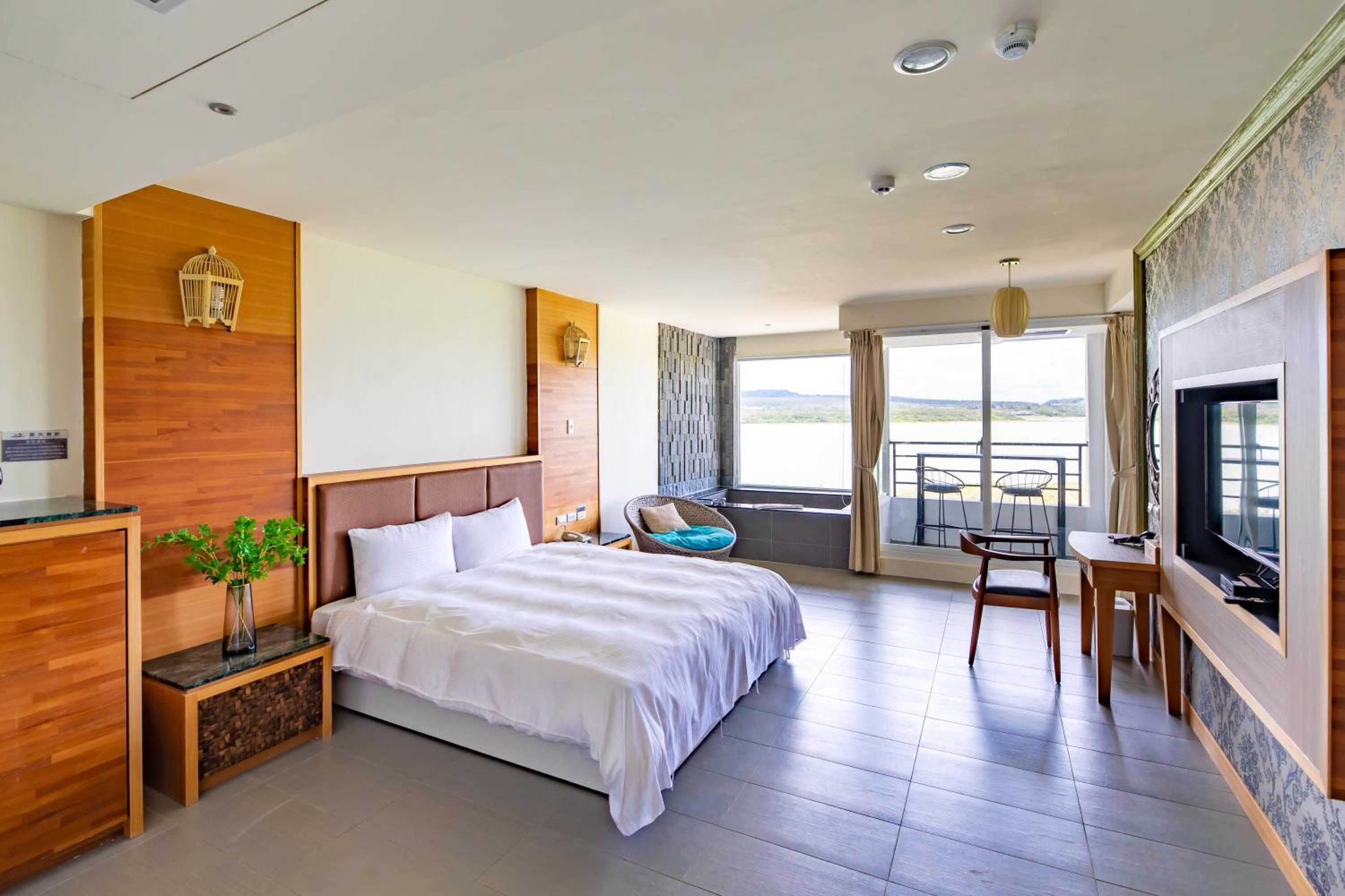 Family Room with Lake View