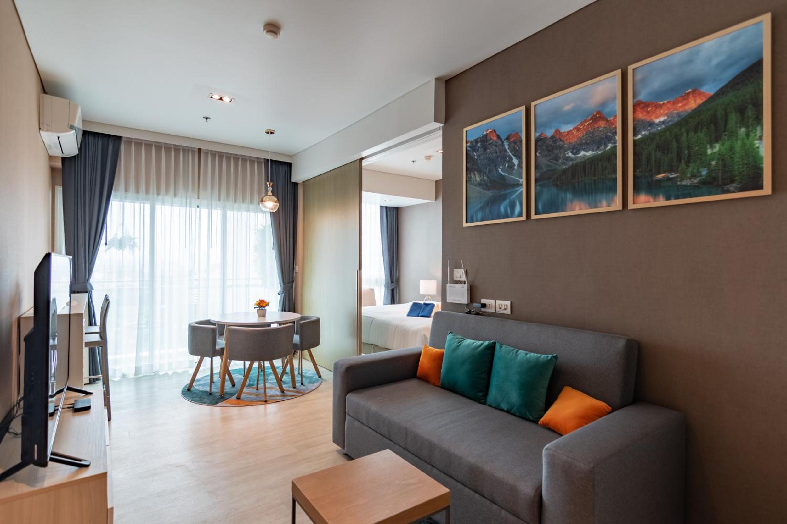 One-Bedroom Apartment - Photo 2