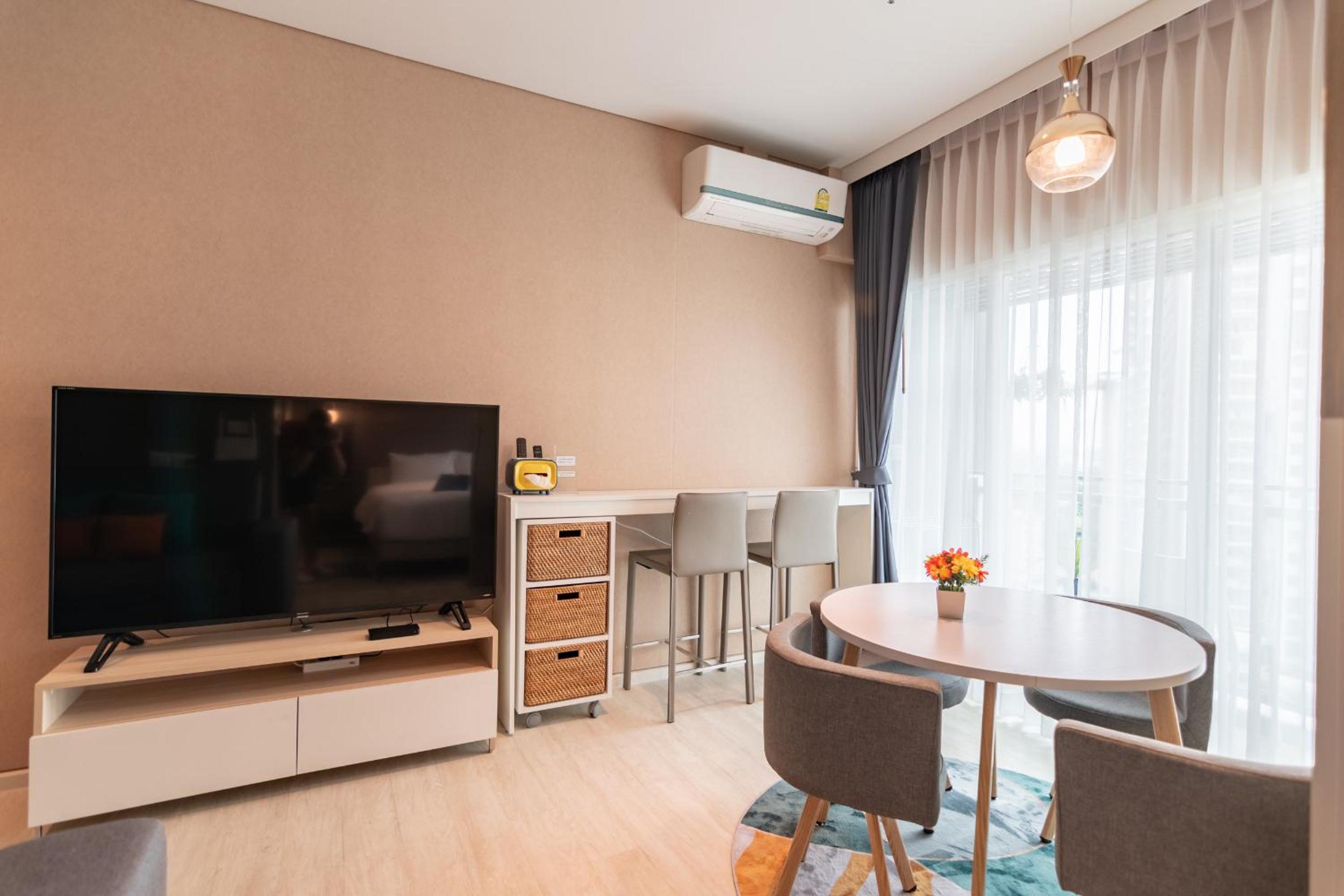 One-Bedroom Apartment - Photo 3