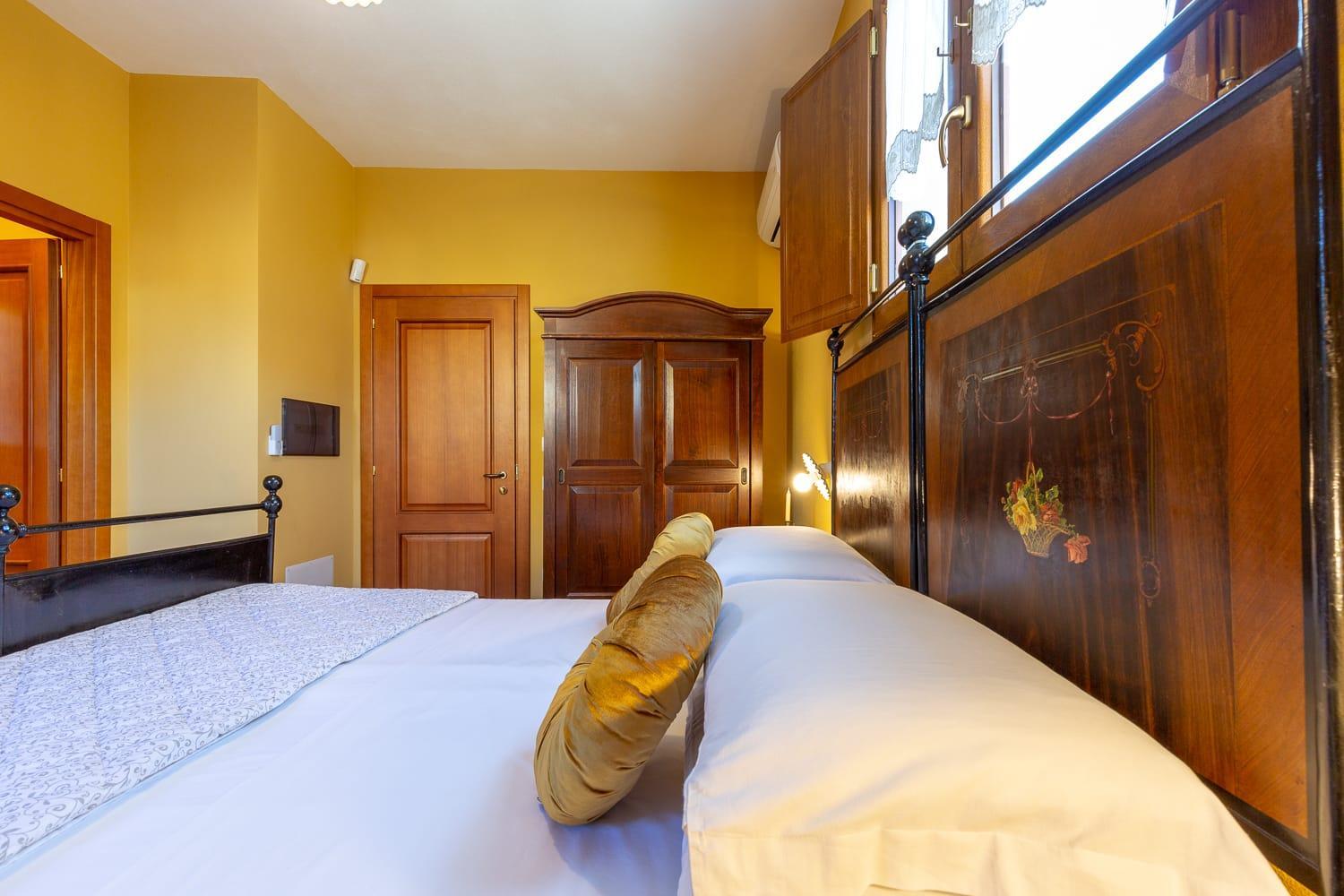 Double or Twin Room with Private Bathroom photo 3