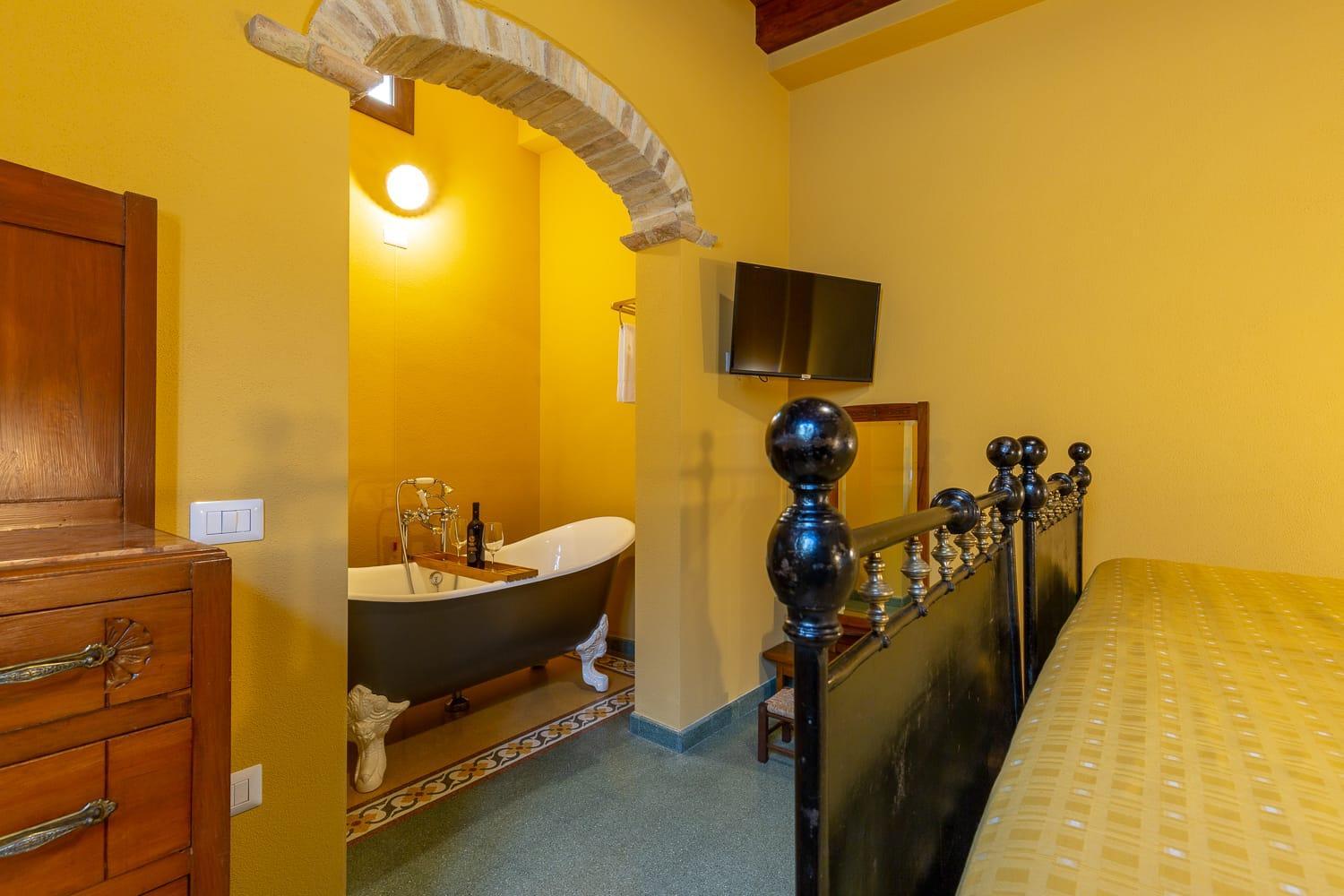 Double Room with Private Bathroom photo 1
