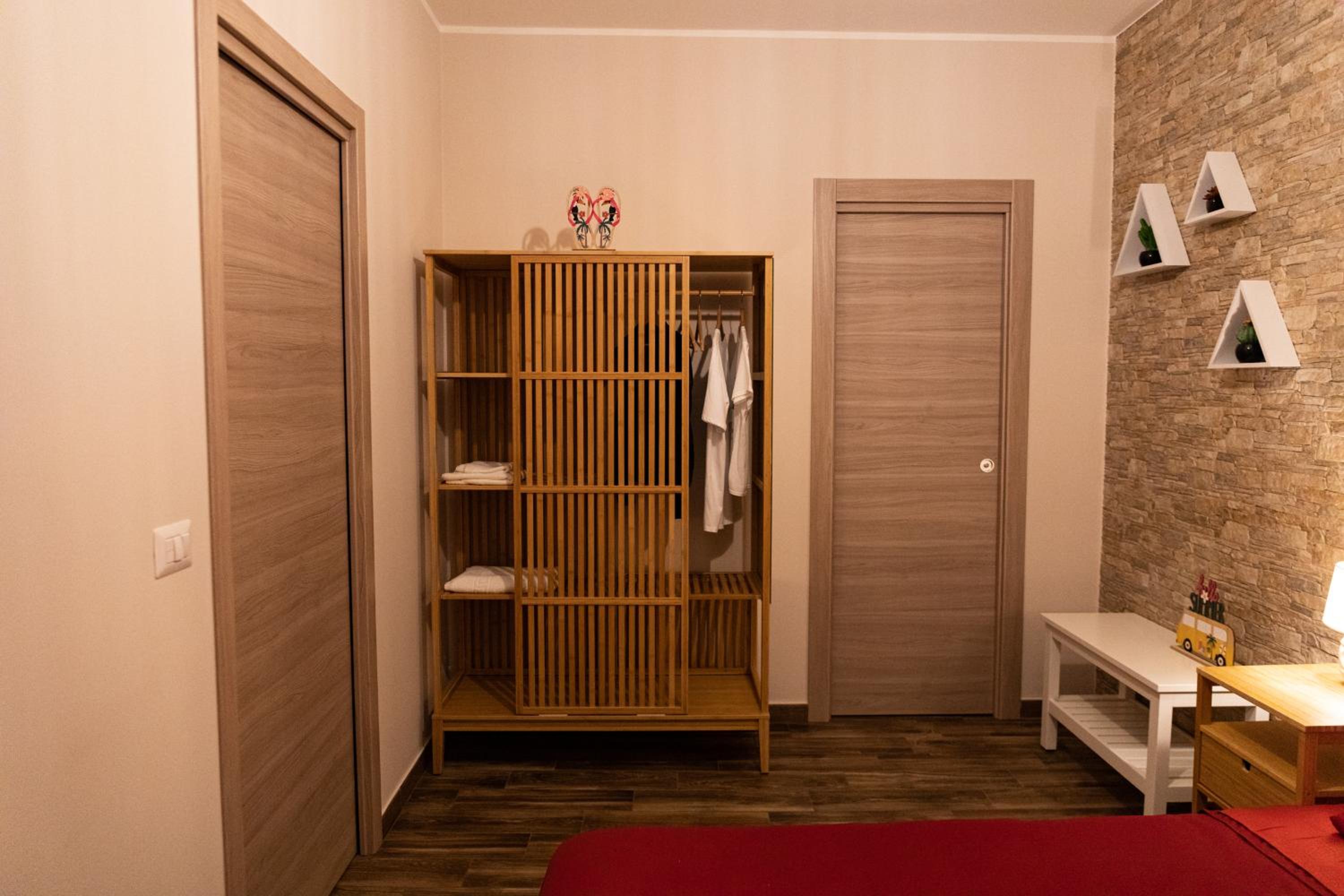 Double or Twin Room with Private Bathroom - Photo 3