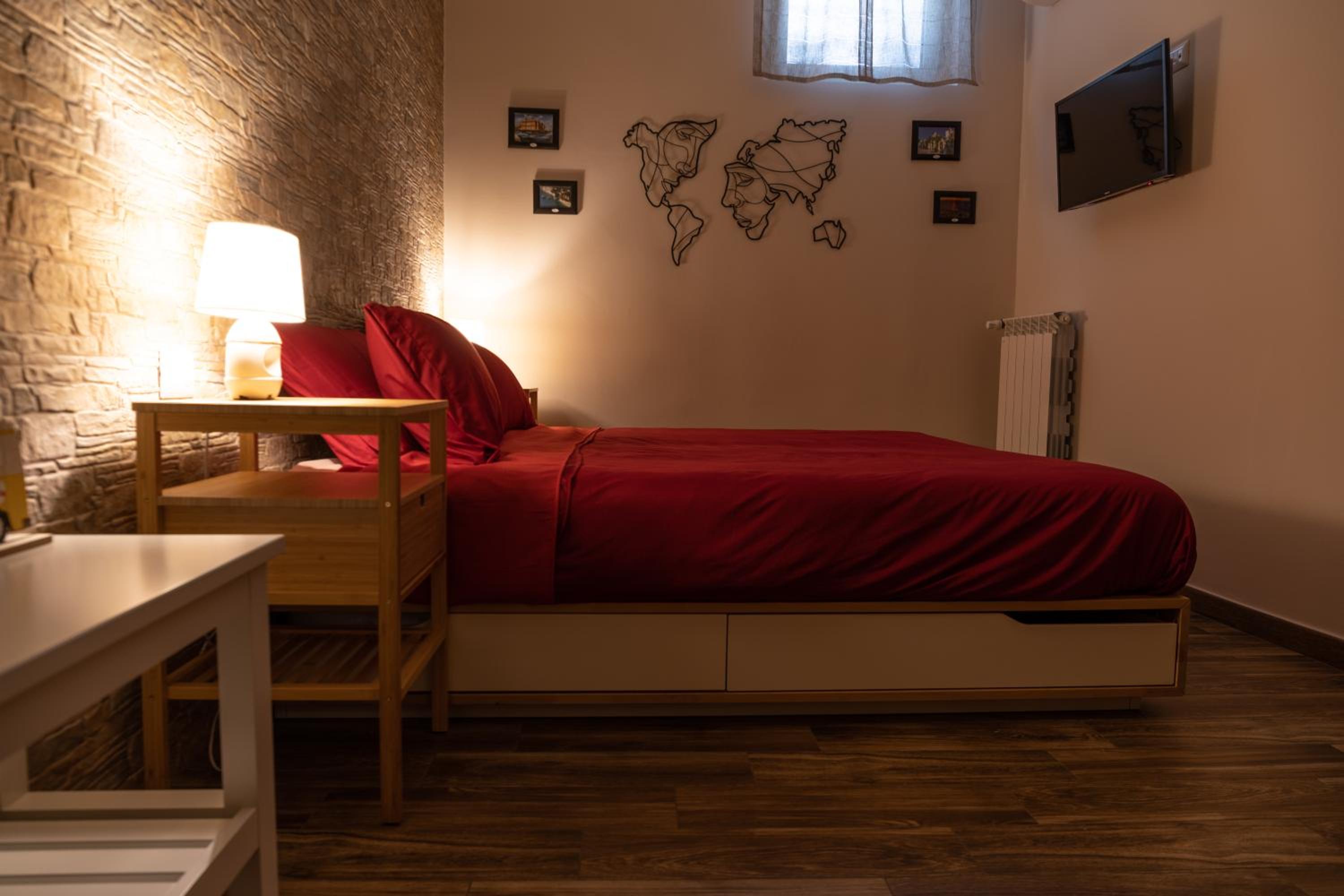 Double or Twin Room with Private Bathroom - Photo 1