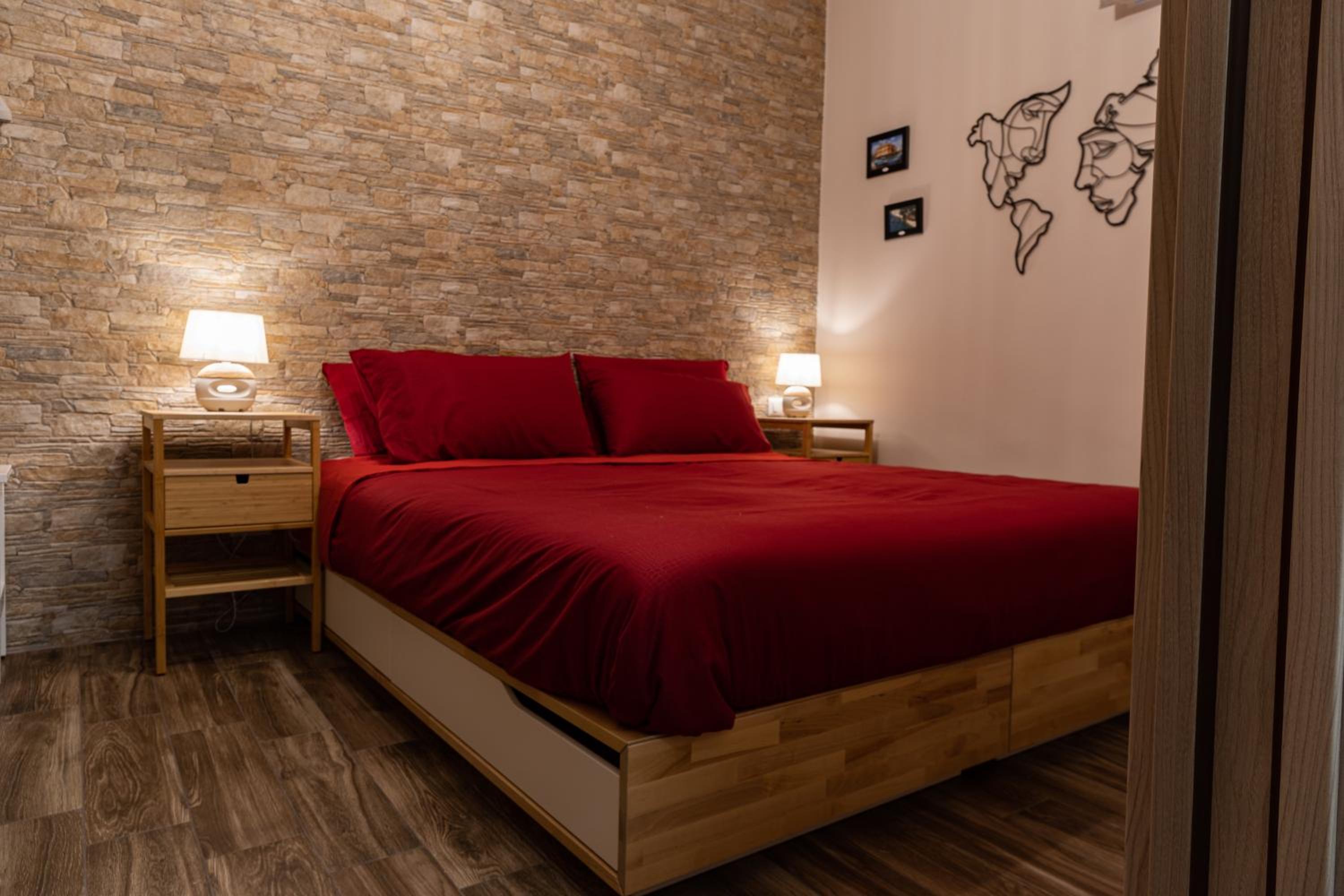 Double or Twin Room with Private Bathroom - Photo 4