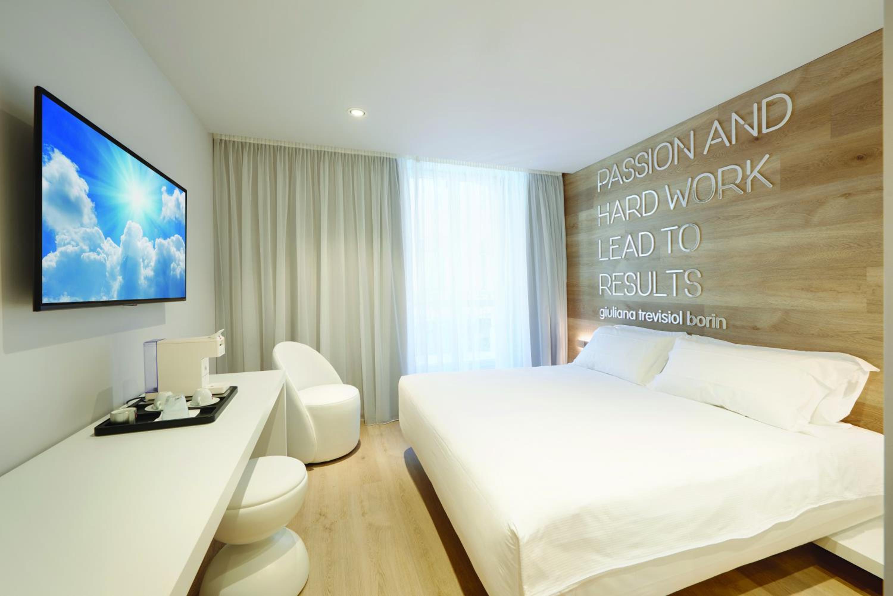 Deluxe Double or Twin Room - Photo 3