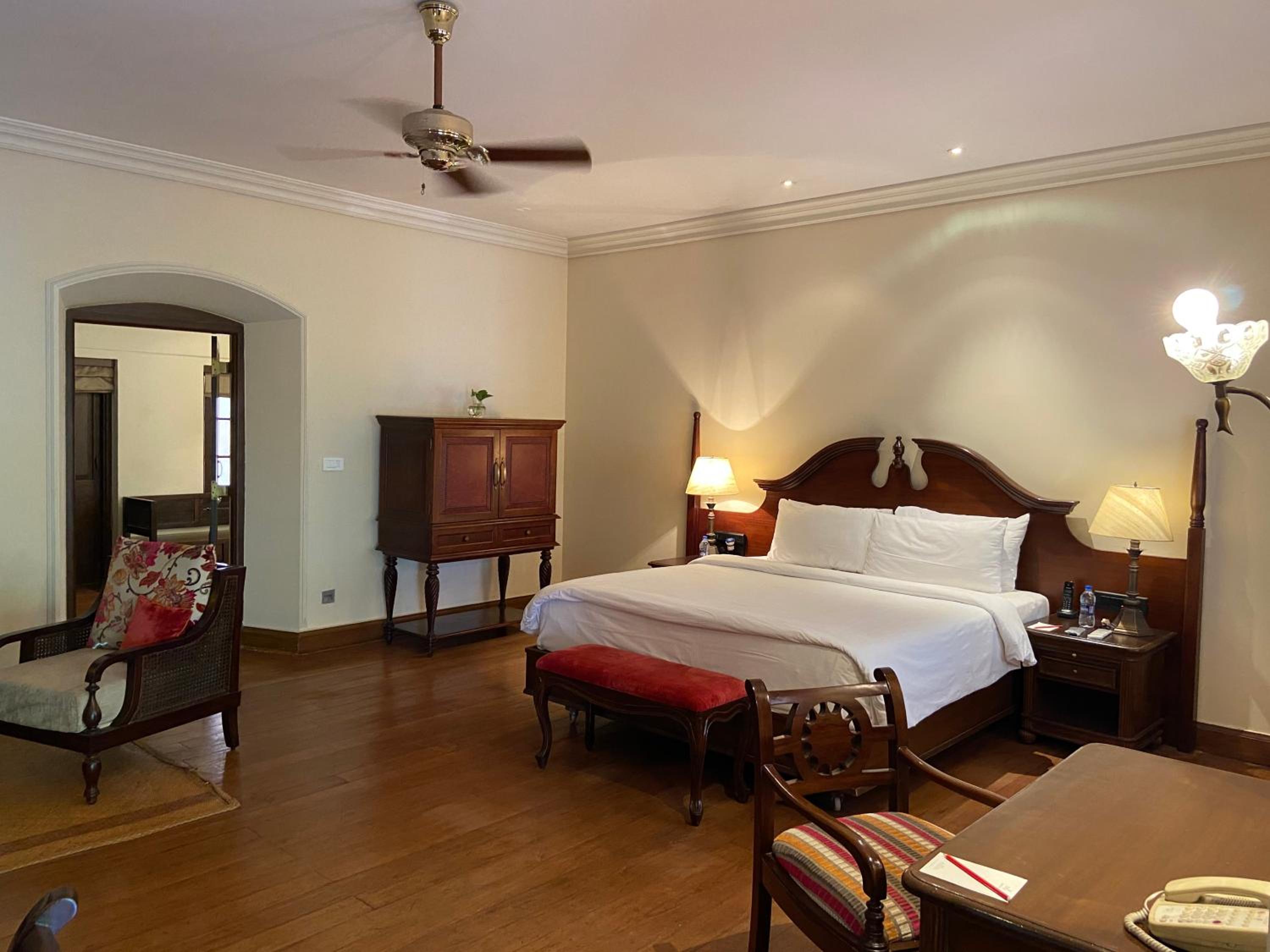 Luxury Suite Garden View King Bed photo